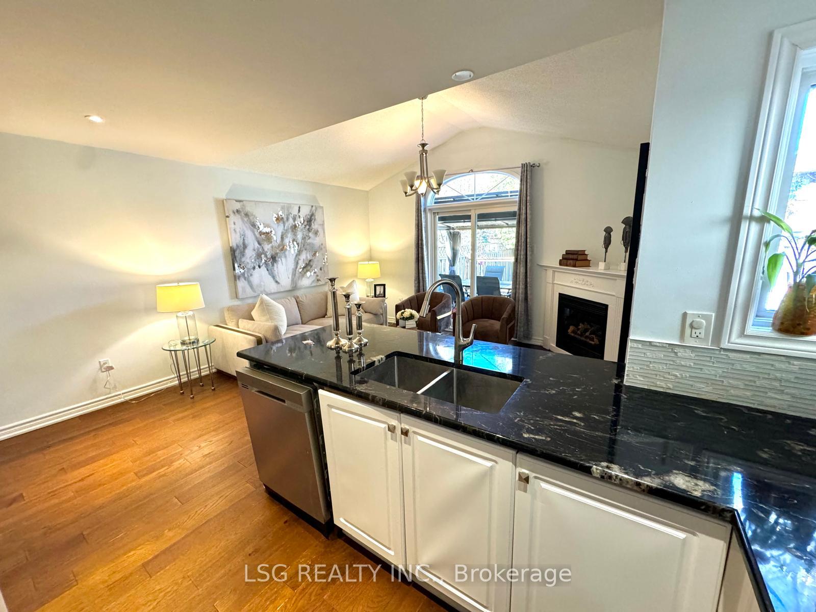 Photo 19 of 20 Hollidge Boulevard, Aurora, Bayview Wellington — HOMEH