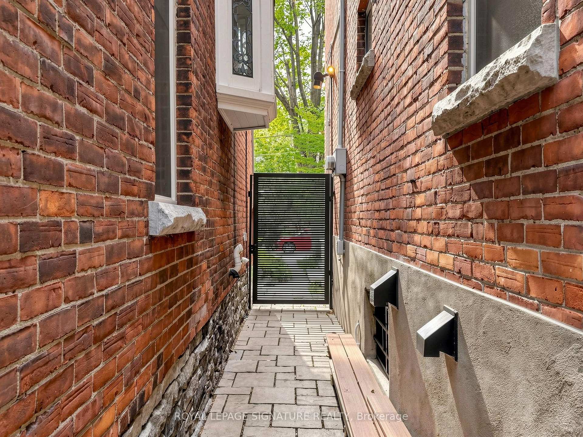 Photo 2 of Unit Lower, 75 Brunswick Avenue, Toronto, University — HOMEH