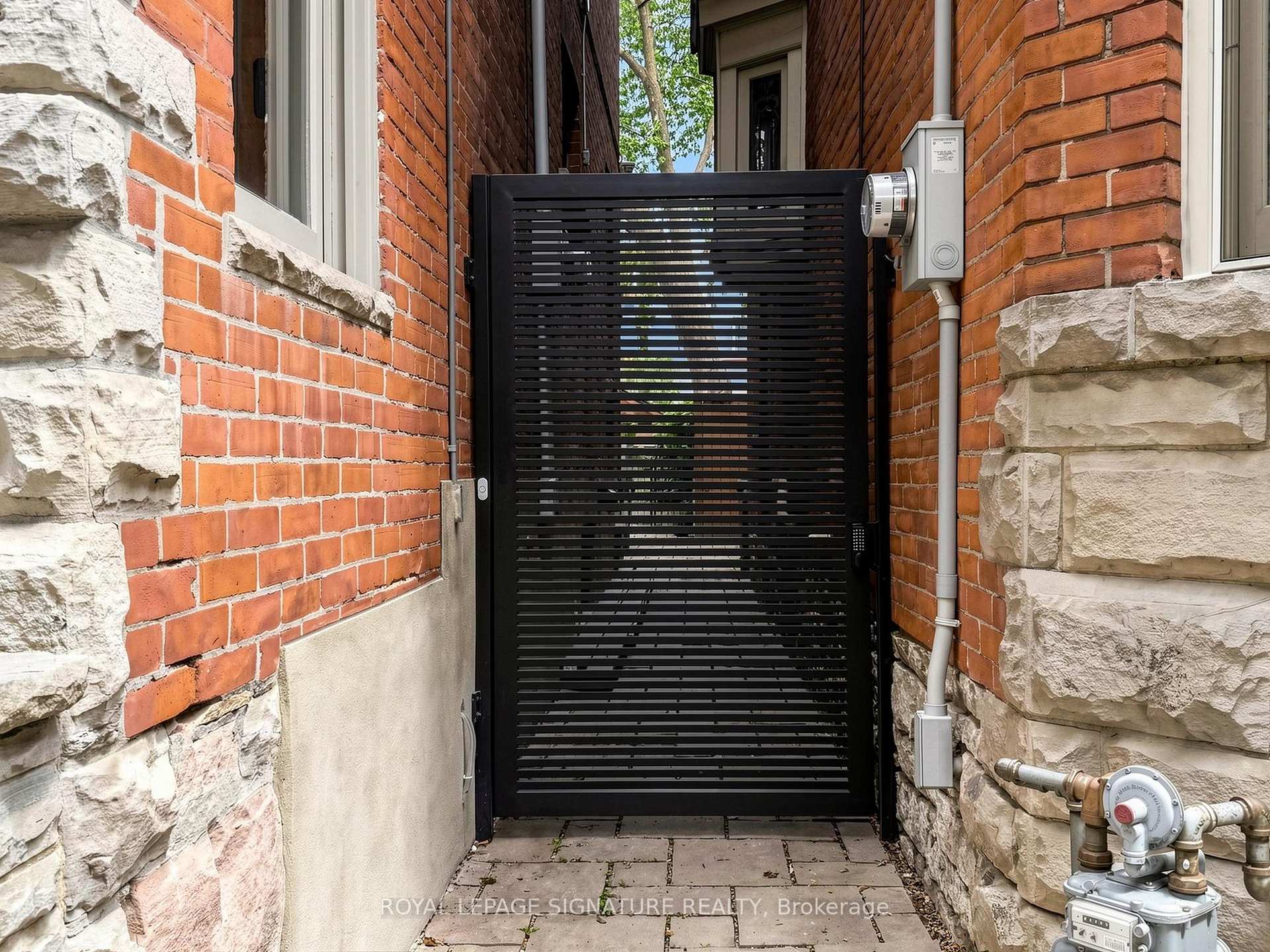 Photo 20 of Unit Lower, 75 Brunswick Avenue, Toronto, University — HOMEH