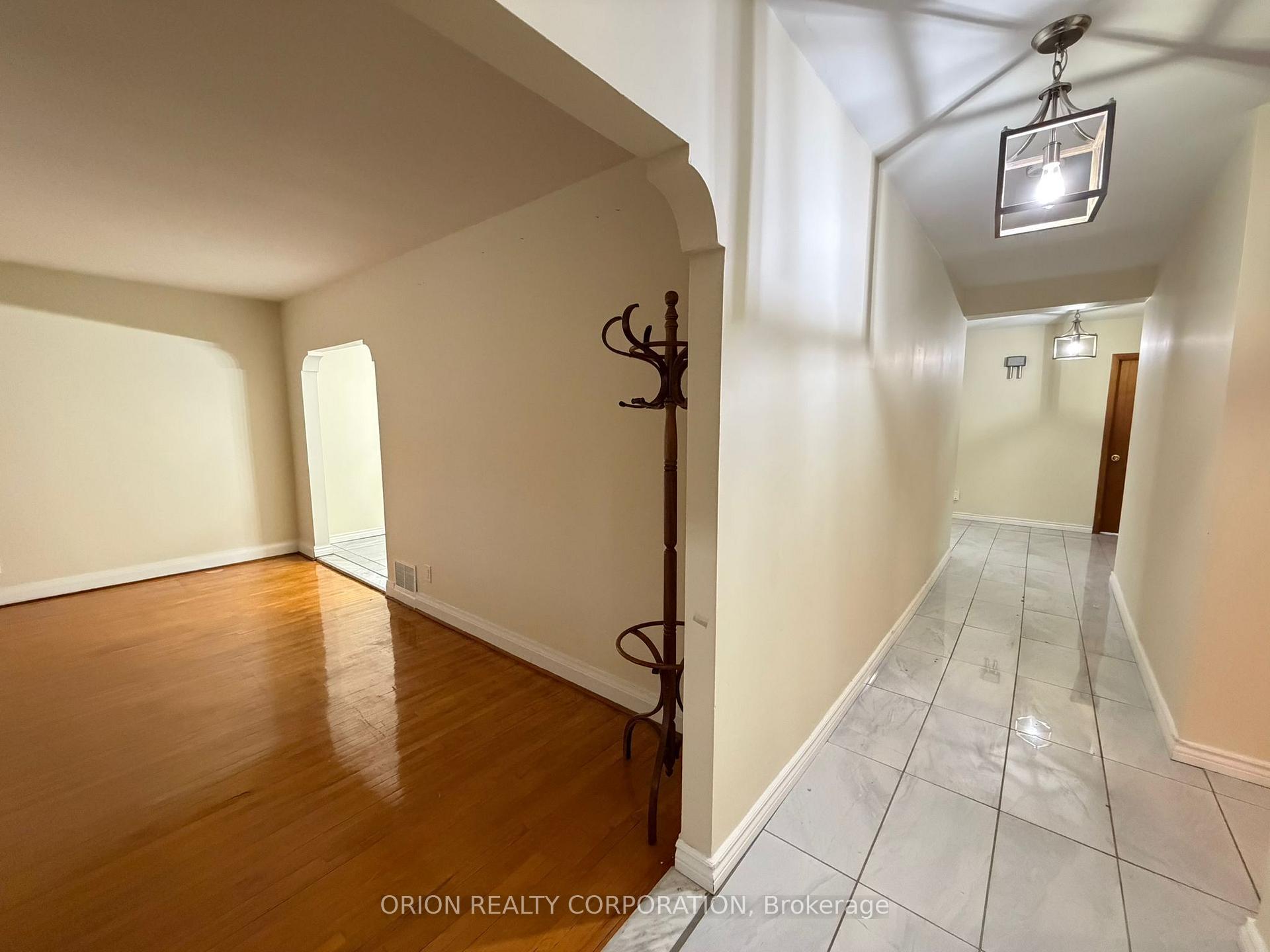 Photo 2 of 3 Romar Crescent, North York, Yorkdale-Glen Park — HOMEH