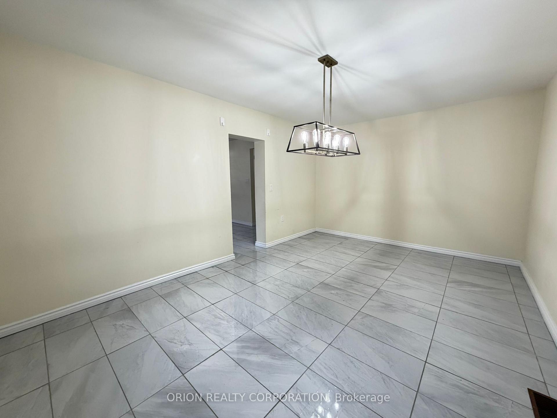 Photo 8 of 3 Romar Crescent, North York, Yorkdale-Glen Park — HOMEH