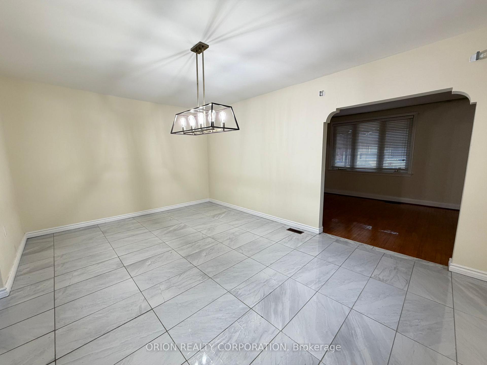 Photo 9 of 3 Romar Crescent, North York, Yorkdale-Glen Park — HOMEH