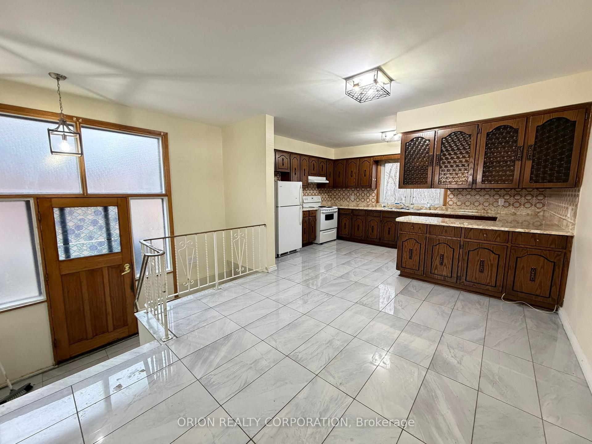 Photo 13 of 3 Romar Crescent, North York, Yorkdale-Glen Park — HOMEH