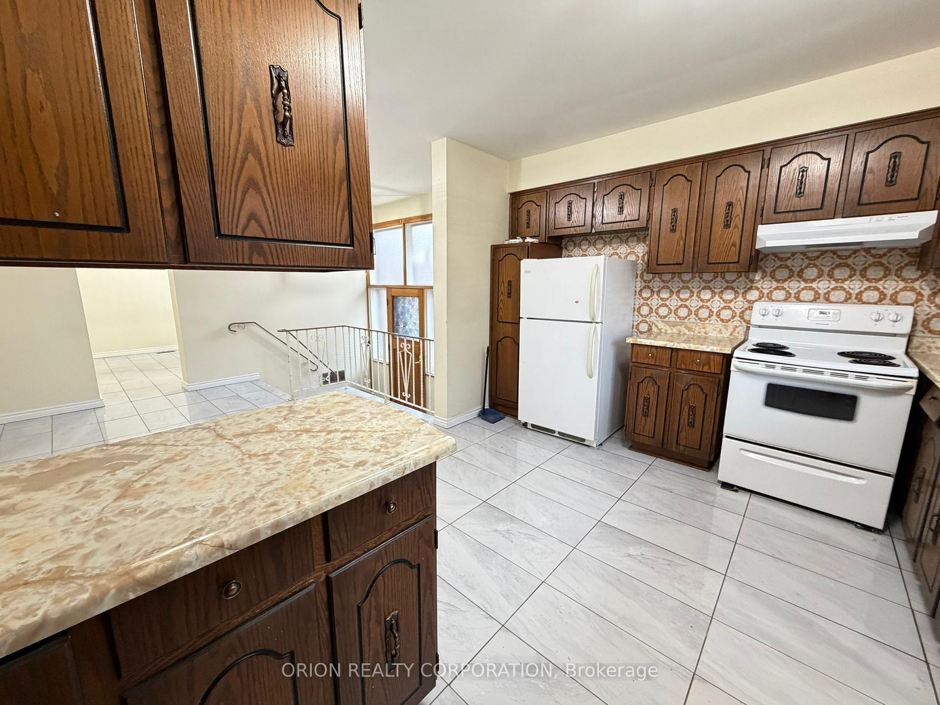 Photo 17 of 3 Romar Crescent, North York, Yorkdale-Glen Park — HOMEH