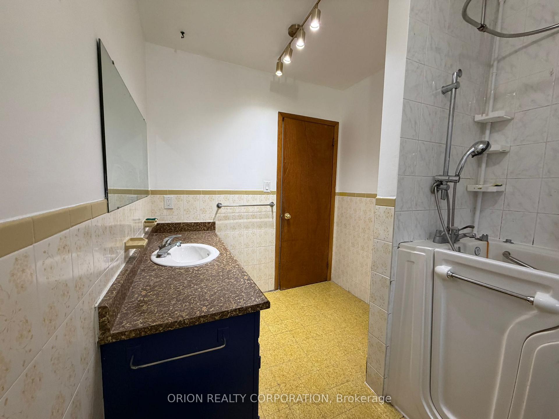 Photo 20 of 3 Romar Crescent, North York, Yorkdale-Glen Park — HOMEH