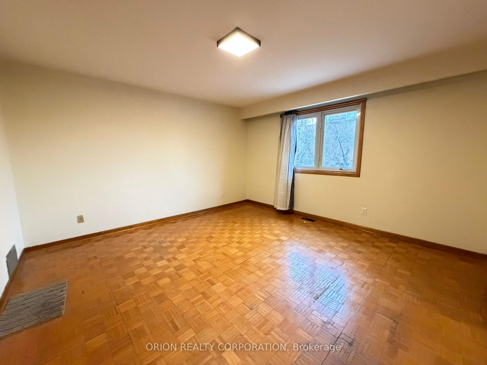 Photo 24 of 3 Romar Crescent, North York, Yorkdale-Glen Park — HOMEH