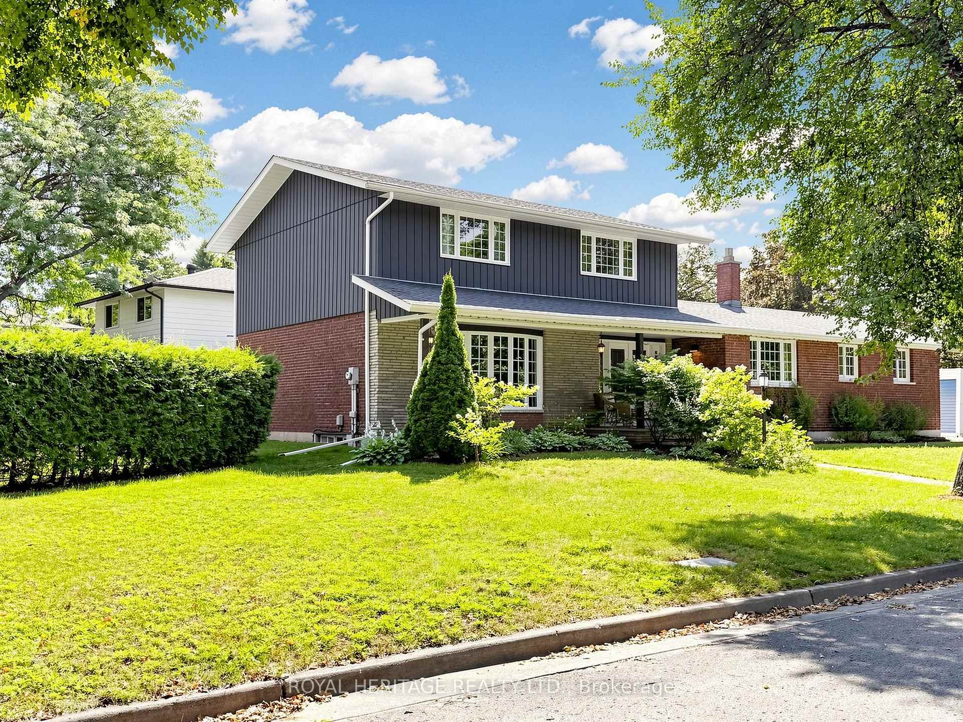 Photo 2 of 1015 Lavender Court, Oshawa, Centennial — HOMEH