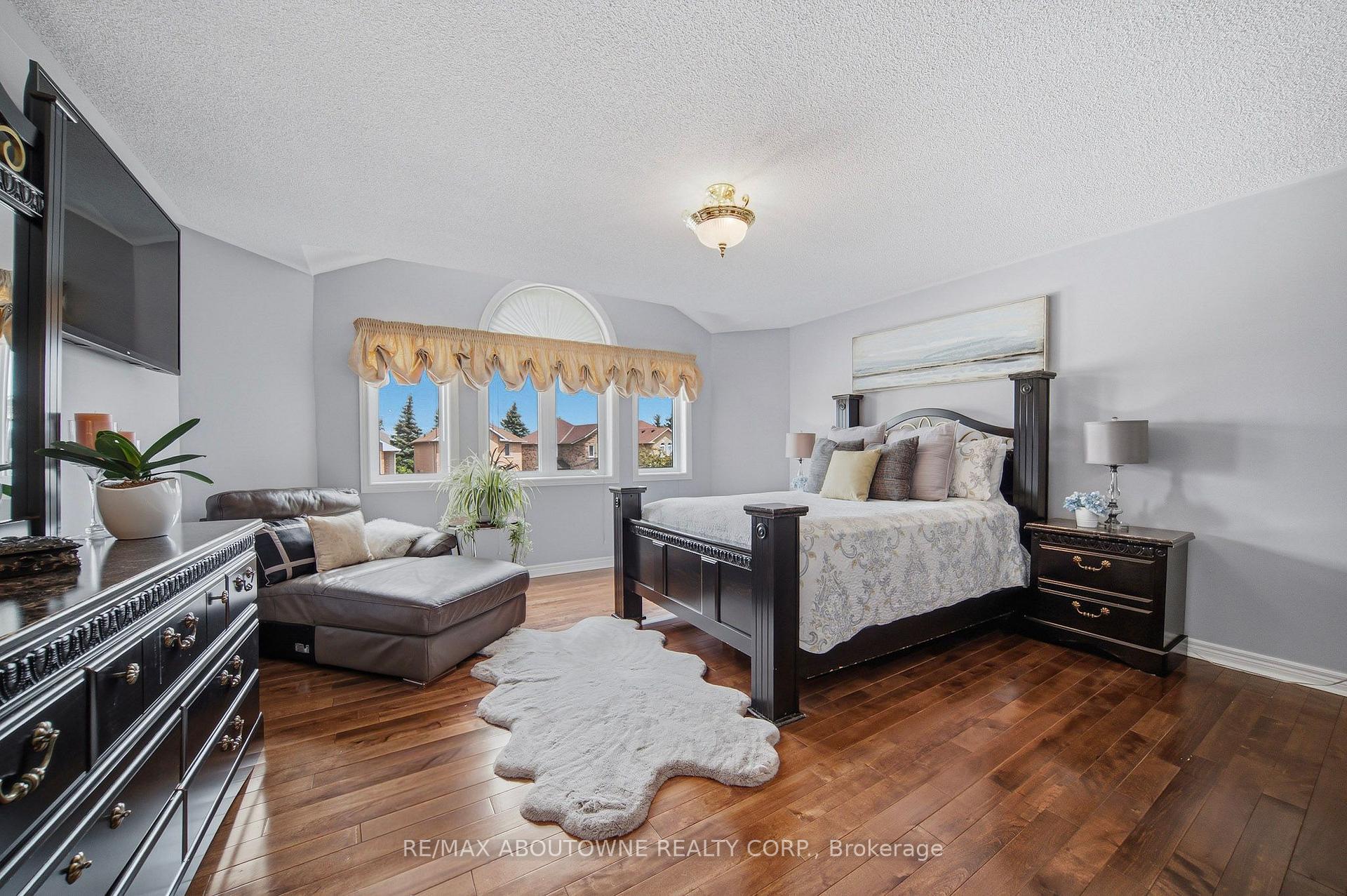Photo 26 of 5184 Red Brush Drive, Mississauga, Hurontario — HOMEH