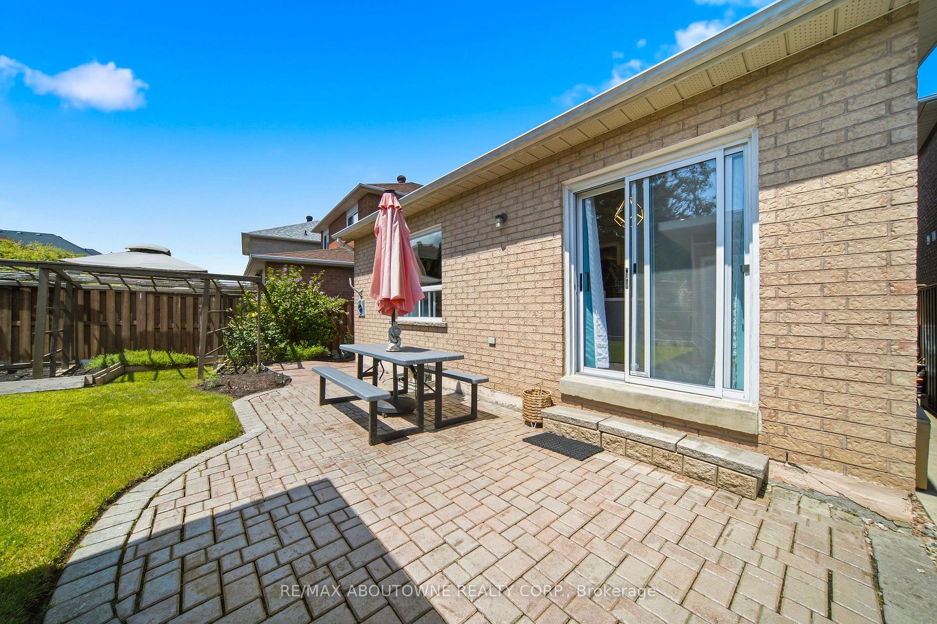 Photo 32 of 5184 Red Brush Drive, Mississauga, Hurontario — HOMEH