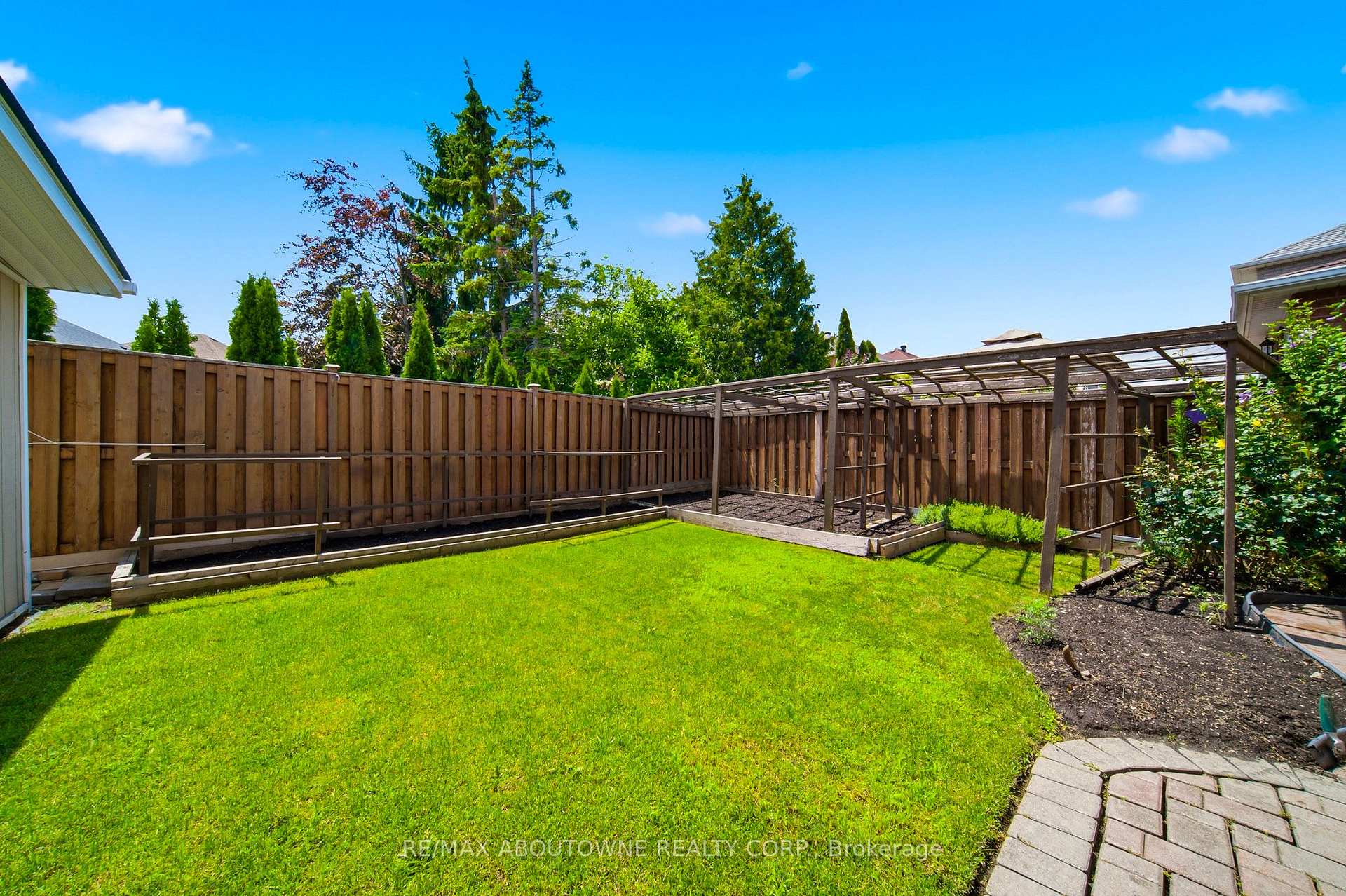 Photo 34 of 5184 Red Brush Drive, Mississauga, Hurontario — HOMEH