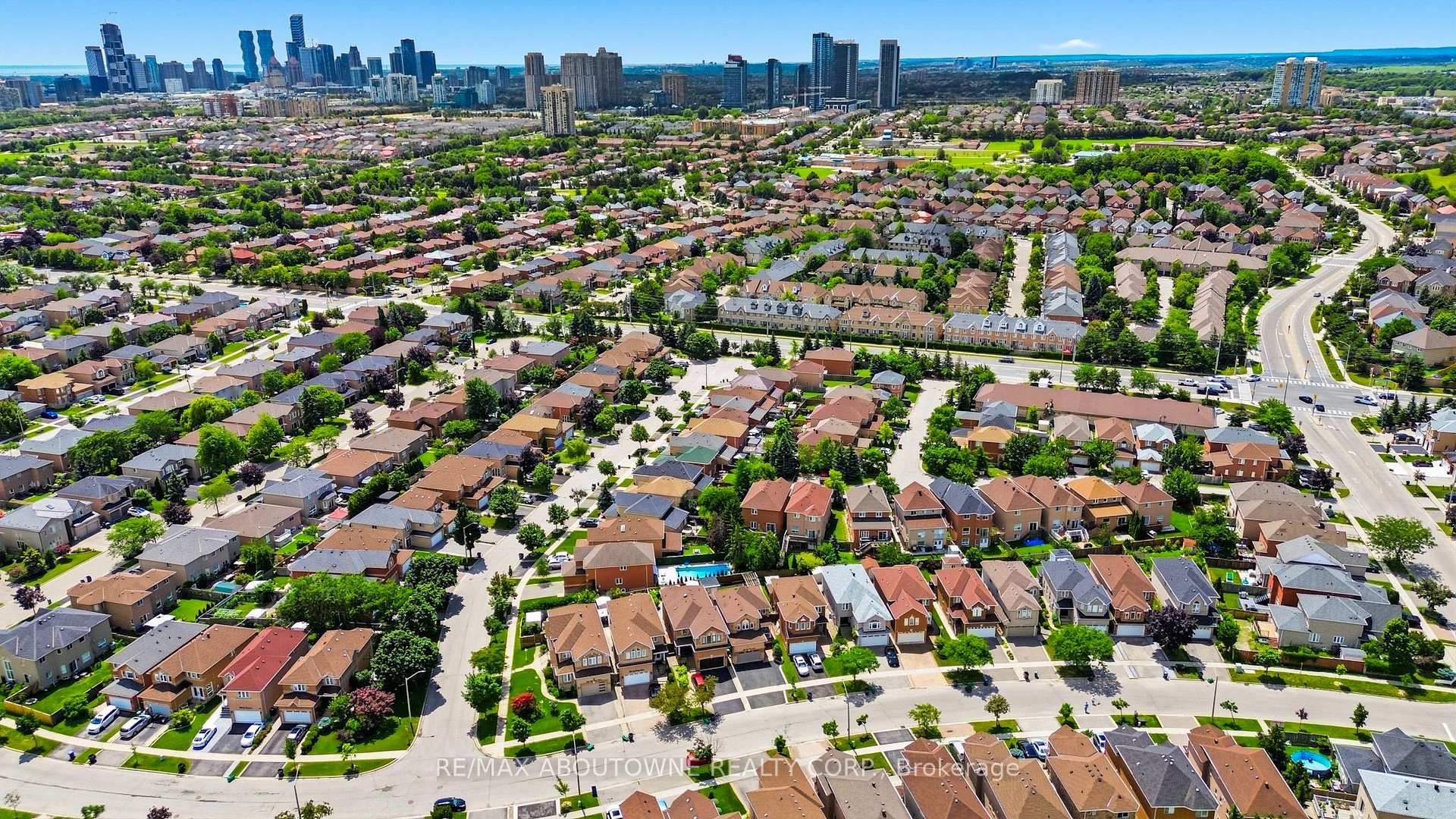 Photo 37 of 5184 Red Brush Drive, Mississauga, Hurontario — HOMEH