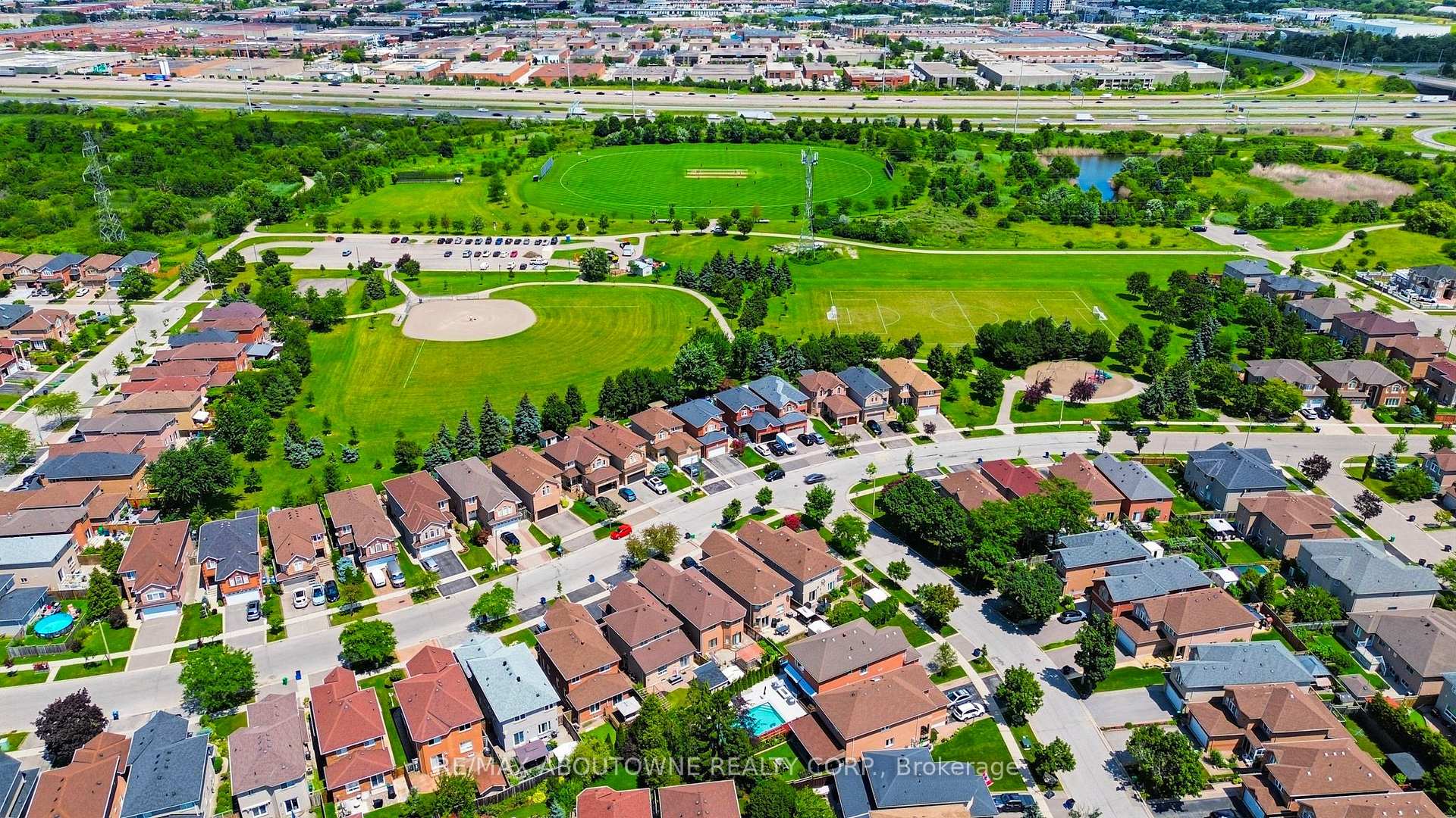 Photo 38 of 5184 Red Brush Drive, Mississauga, Hurontario — HOMEH