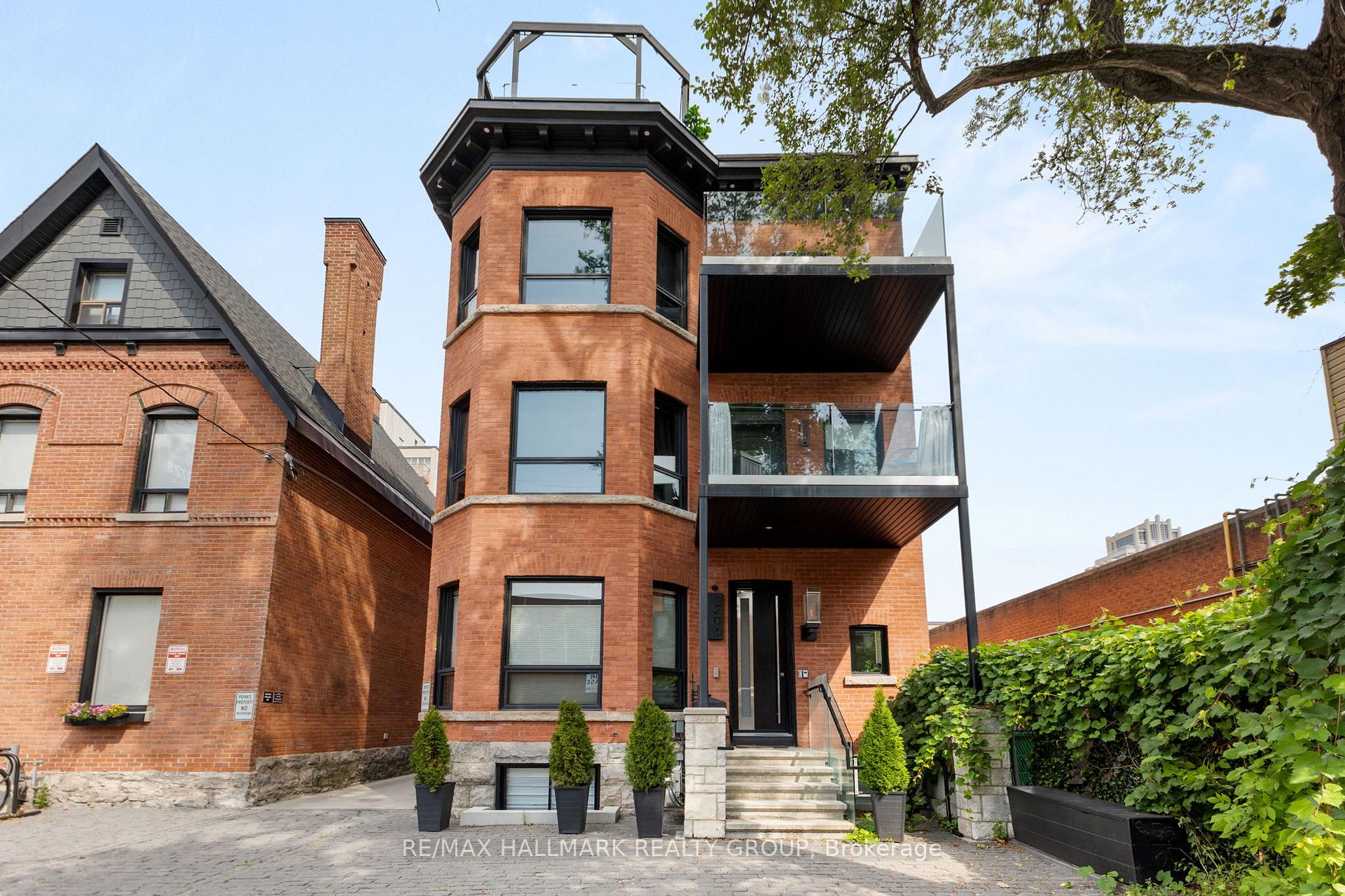 Front of Unit 2, 201 Maclaren Street