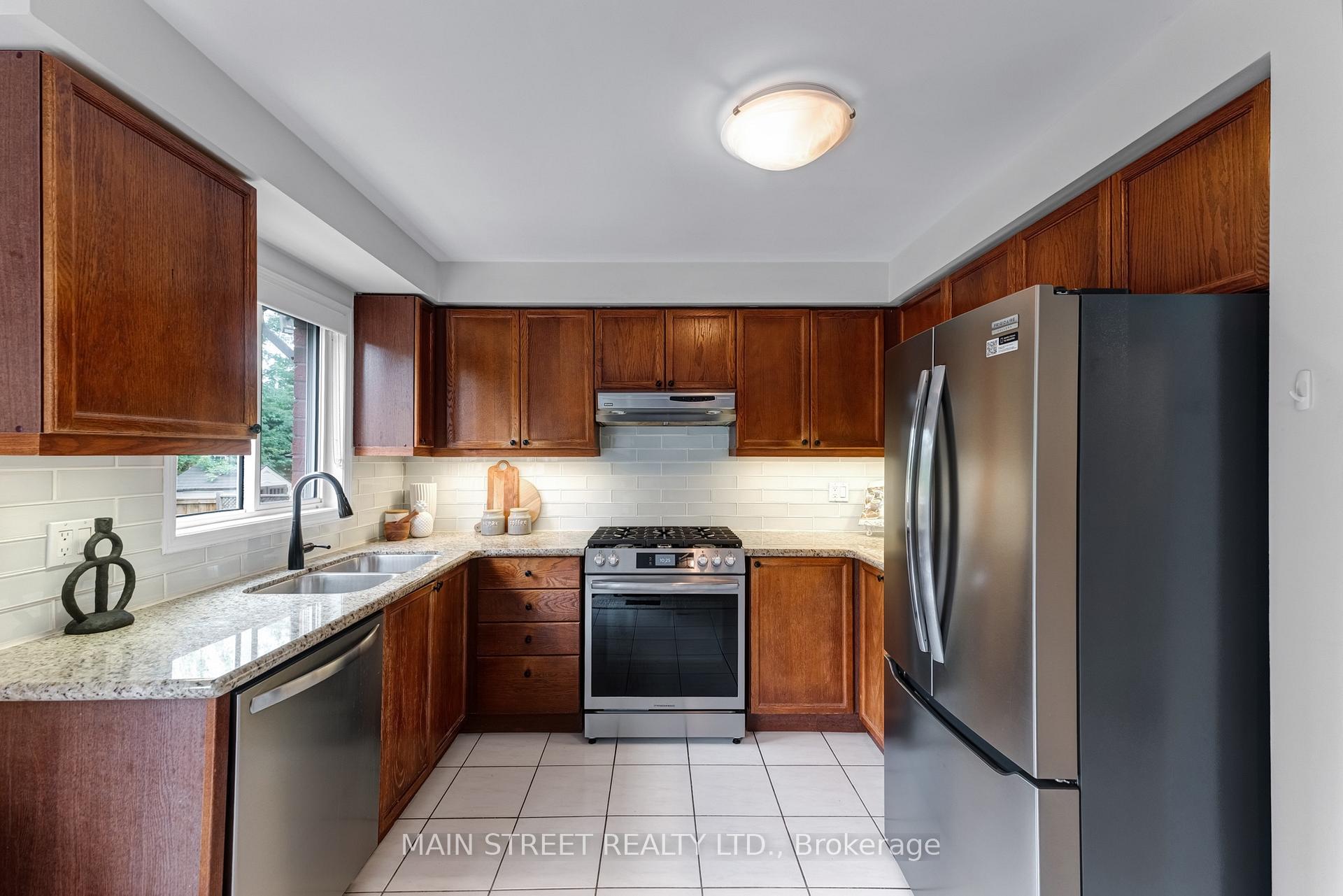 Photo 23 of 478 Heddle Crescent, Newmarket, Stonehaven-Wyndham — HOMEH