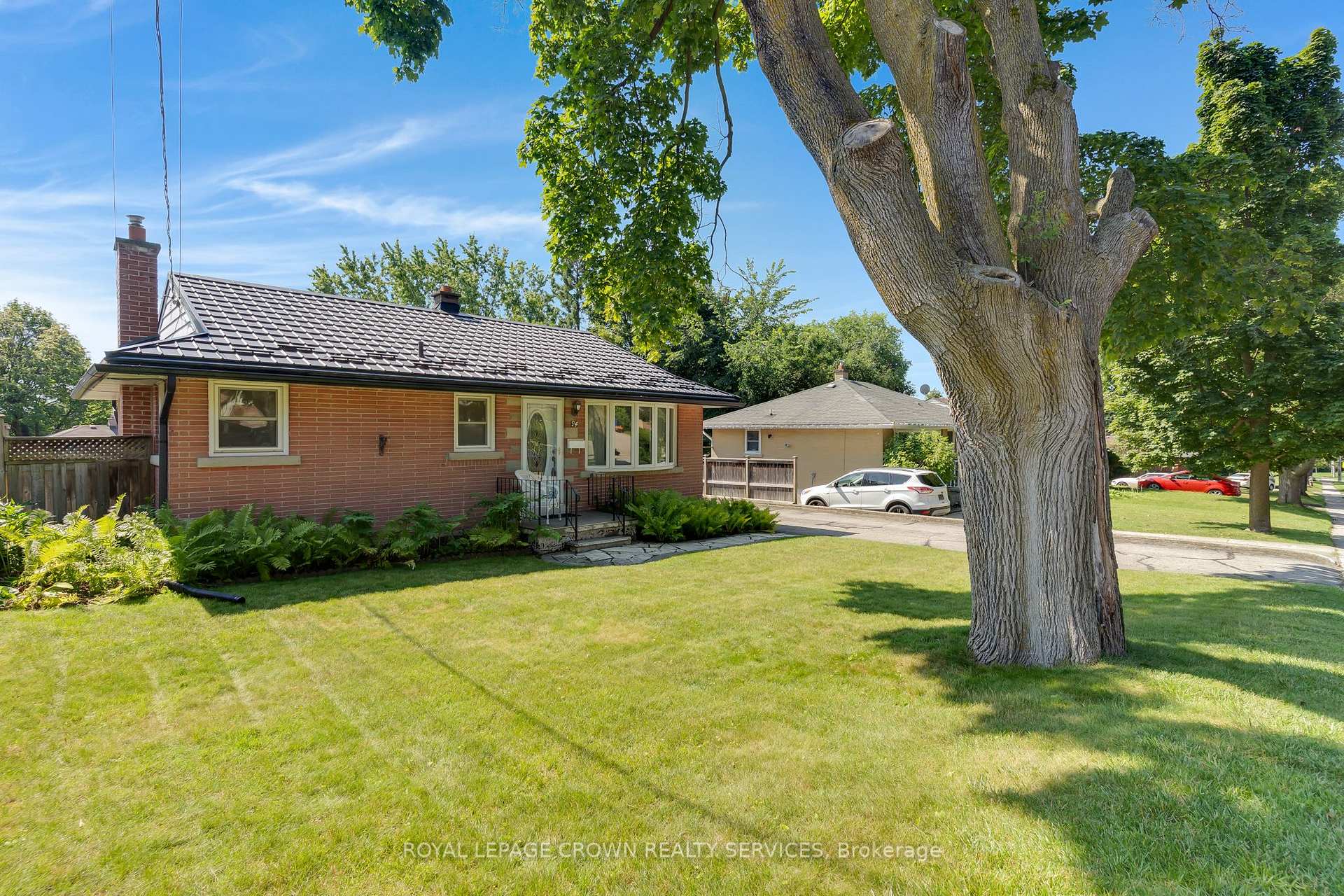 Photo 2 of 94 Ottawa Crescent, Guelph, St. George's — HOMEH