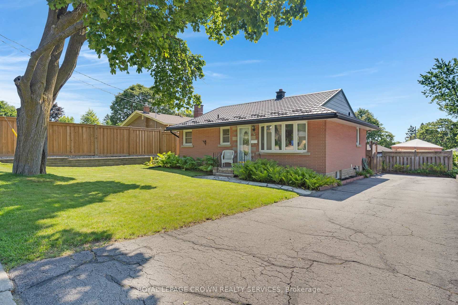 Photo 3 of 94 Ottawa Crescent, Guelph, St. George's — HOMEH