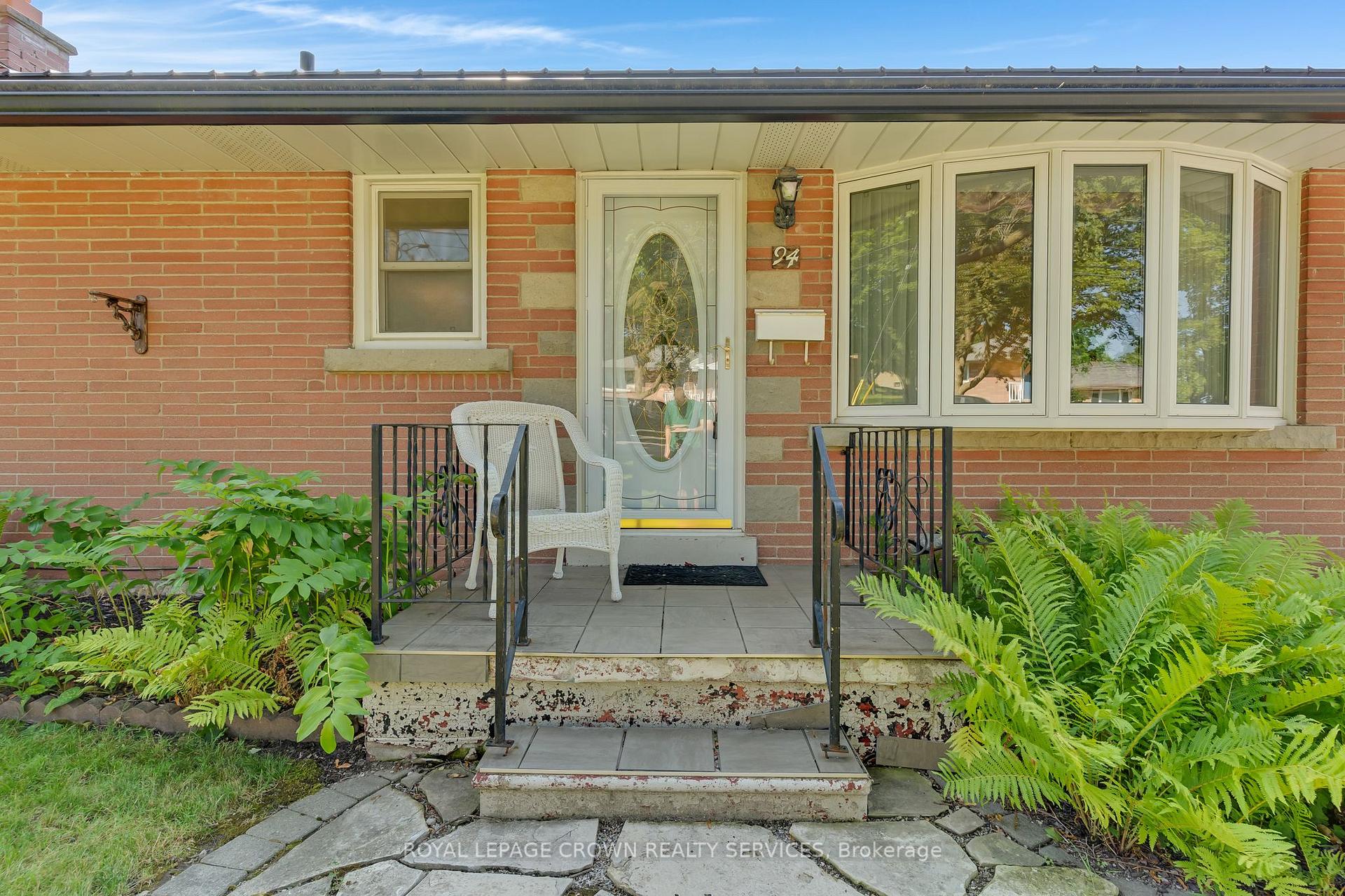 Photo 4 of 94 Ottawa Crescent, Guelph, St. George's — HOMEH