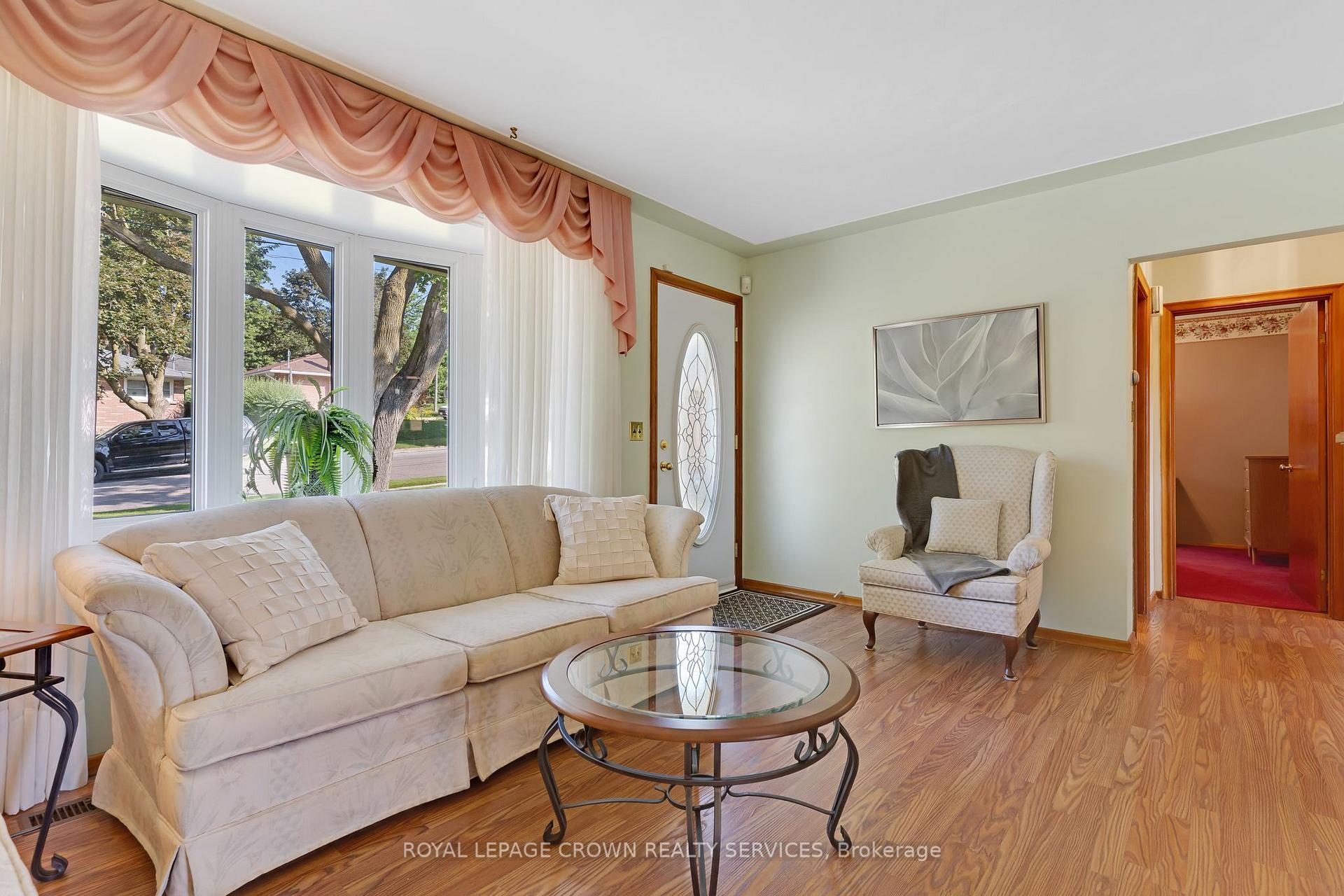 Photo 9 of 94 Ottawa Crescent, Guelph, St. George's — HOMEH