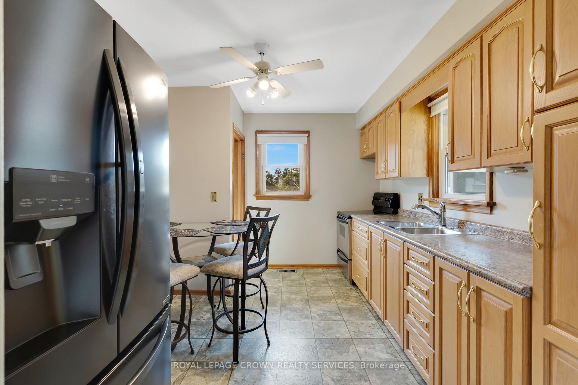 Photo 11 of 94 Ottawa Crescent, Guelph, St. George's — HOMEH