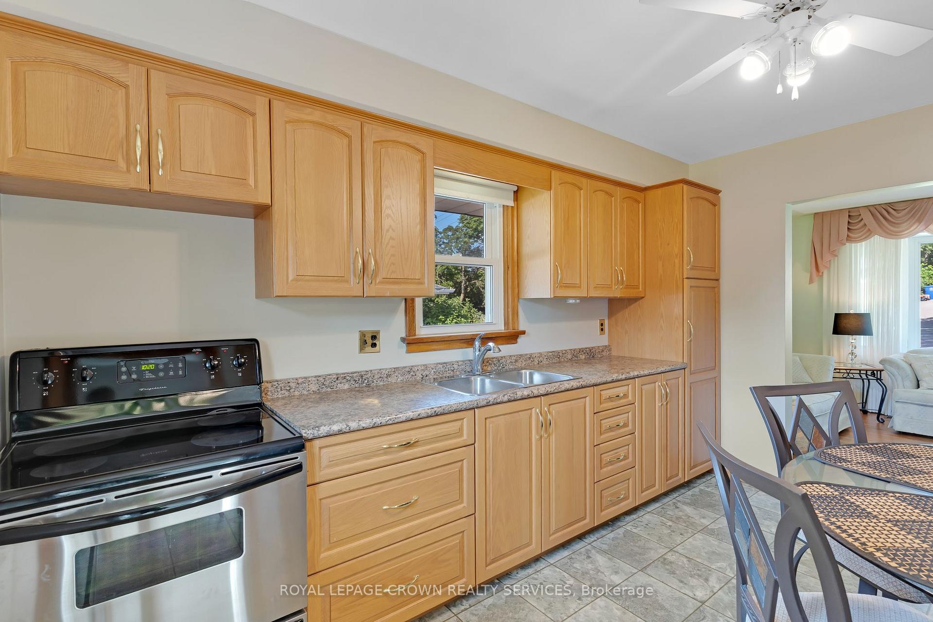 Photo 13 of 94 Ottawa Crescent, Guelph, St. George's — HOMEH