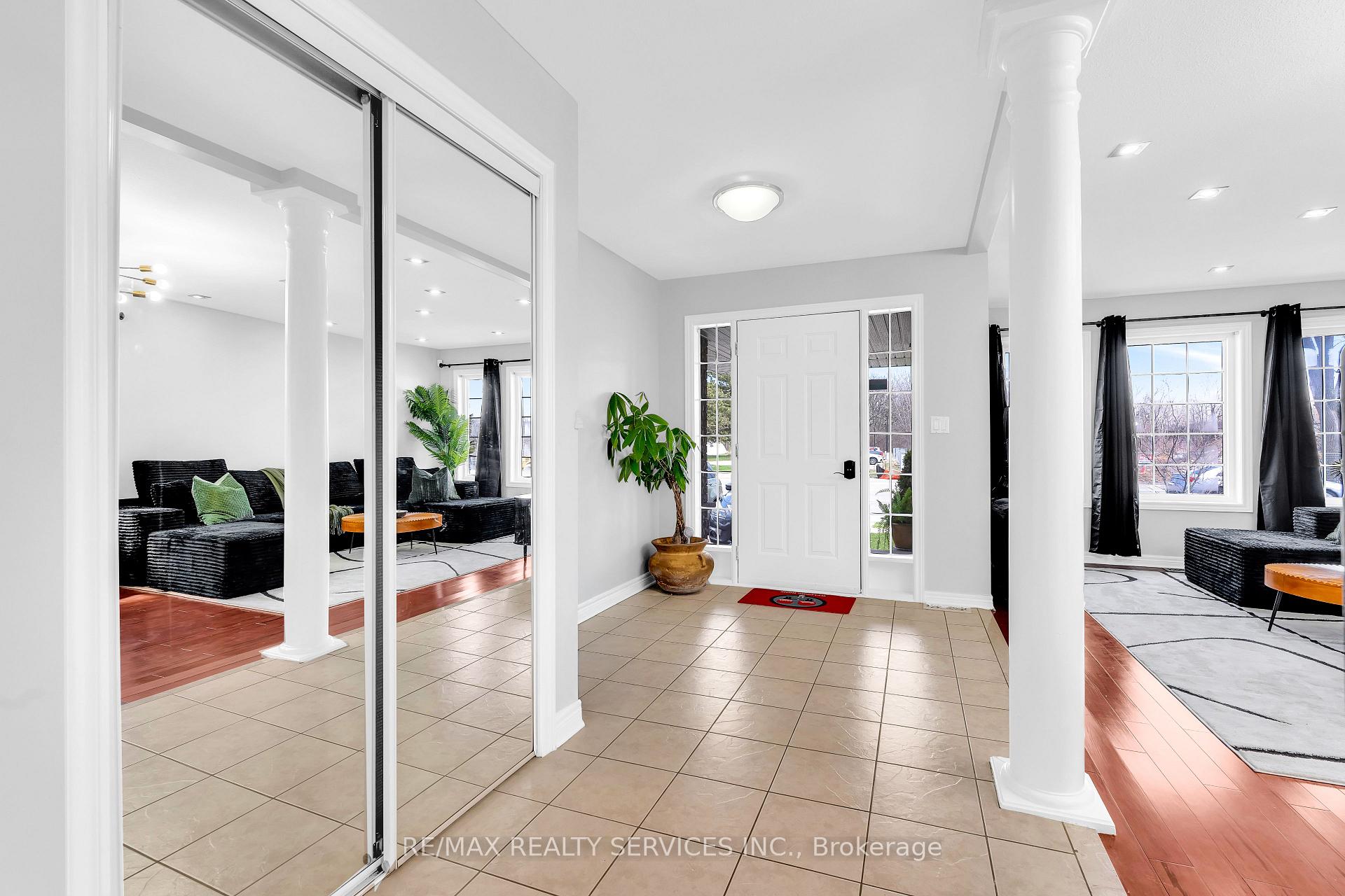 Photo 3 of 7009 Kalar Road, Niagara Falls, Forestview — HOMEH