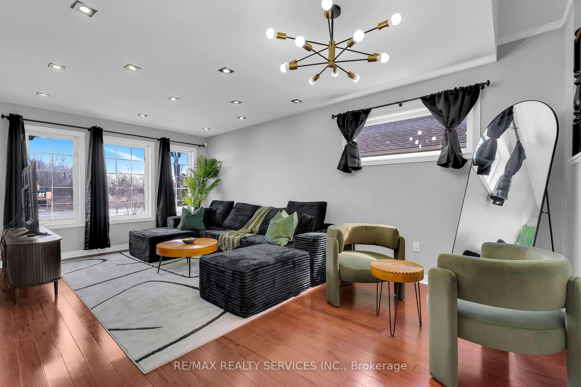 Photo 5 of 7009 Kalar Road, Niagara Falls, Forestview — HOMEH