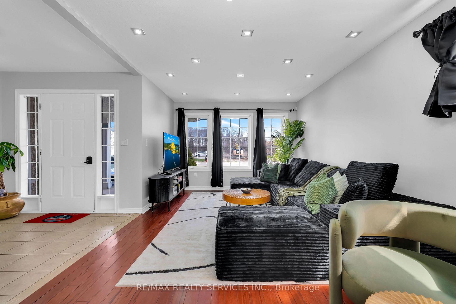 Photo 6 of 7009 Kalar Road, Niagara Falls, Forestview — HOMEH