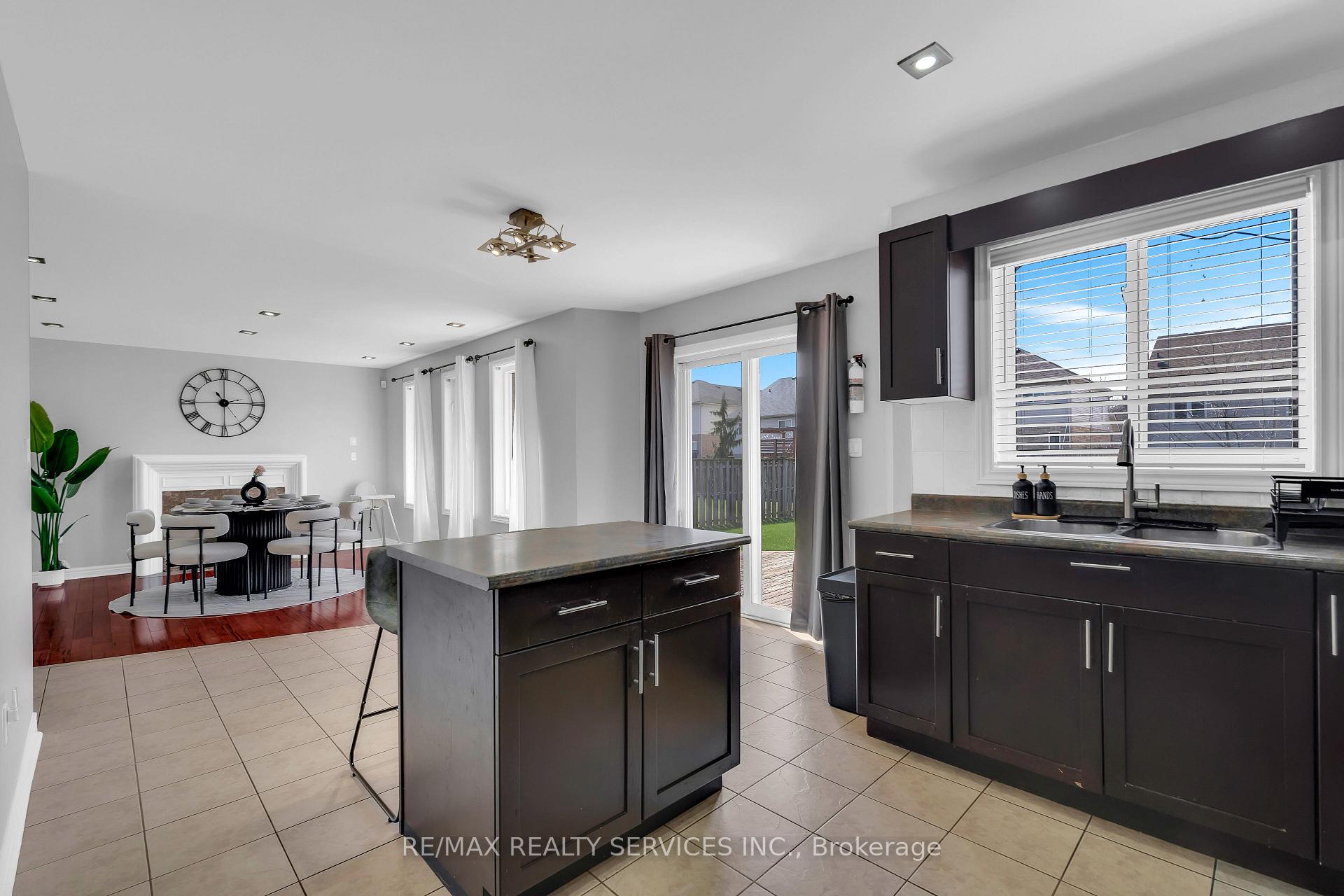 Photo 11 of 7009 Kalar Road, Niagara Falls, Forestview — HOMEH