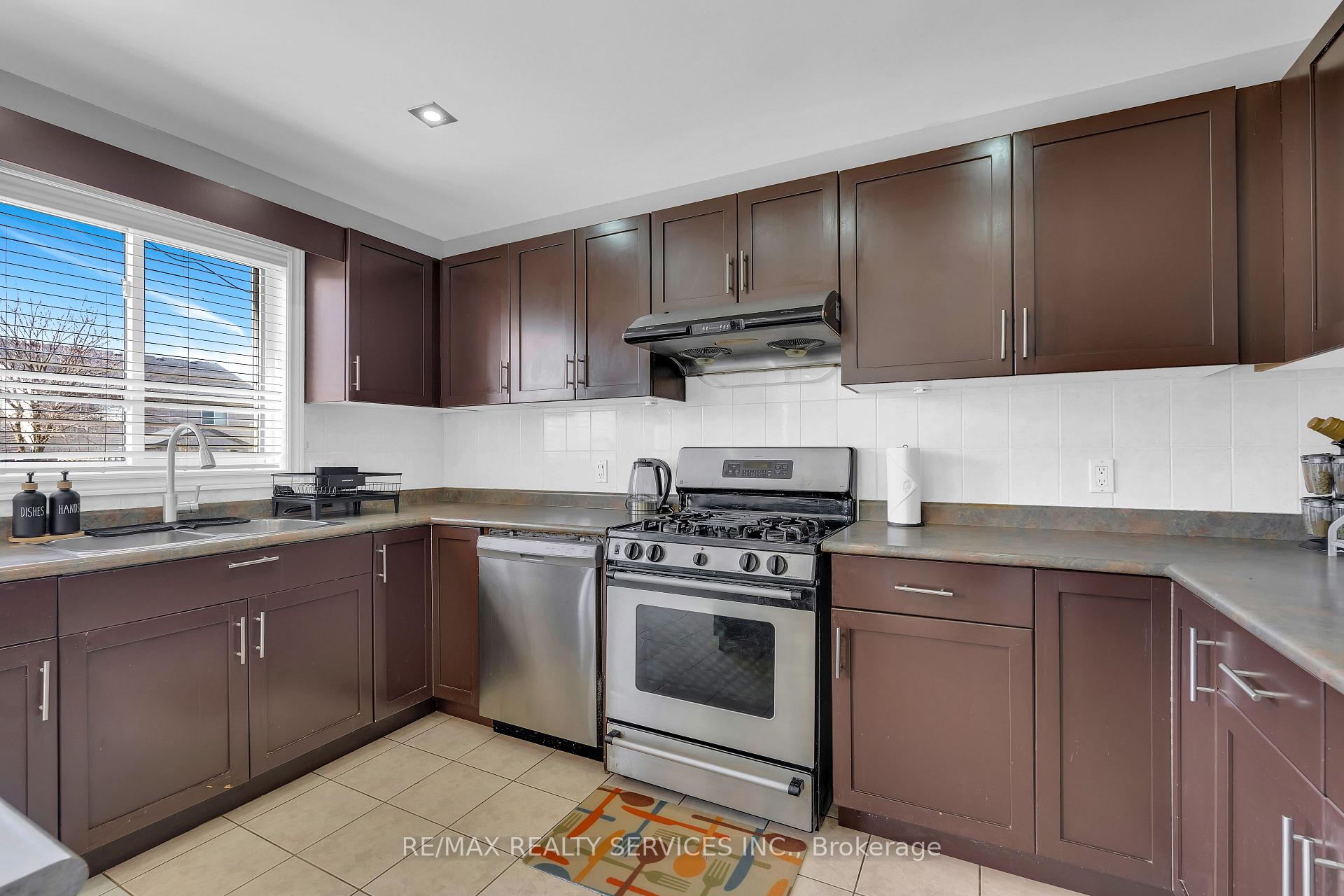 Photo 12 of 7009 Kalar Road, Niagara Falls, Forestview — HOMEH