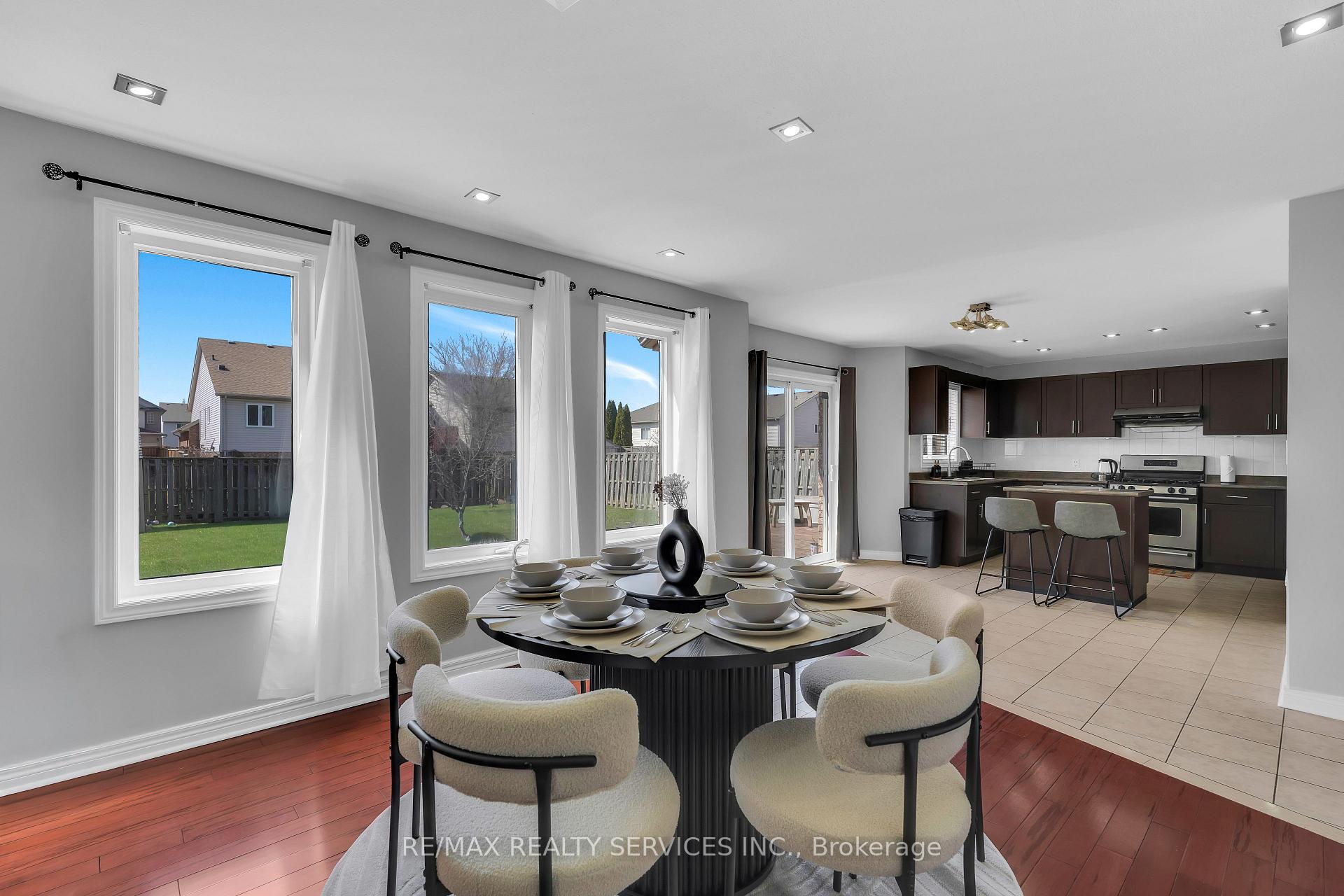 Photo 13 of 7009 Kalar Road, Niagara Falls, Forestview — HOMEH