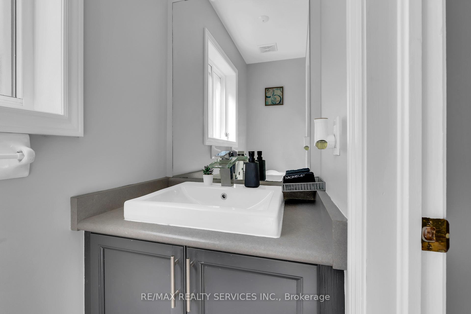 Photo 14 of 7009 Kalar Road, Niagara Falls, Forestview — HOMEH
