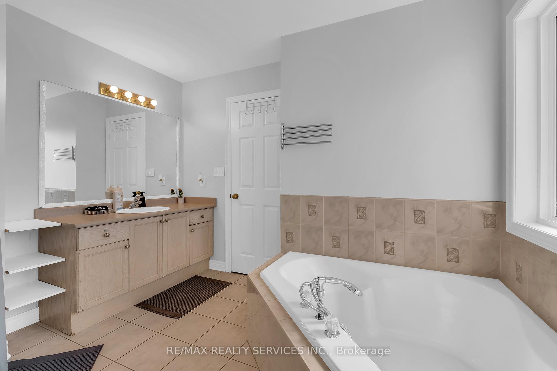 Photo 24 of 7009 Kalar Road, Niagara Falls, Forestview — HOMEH