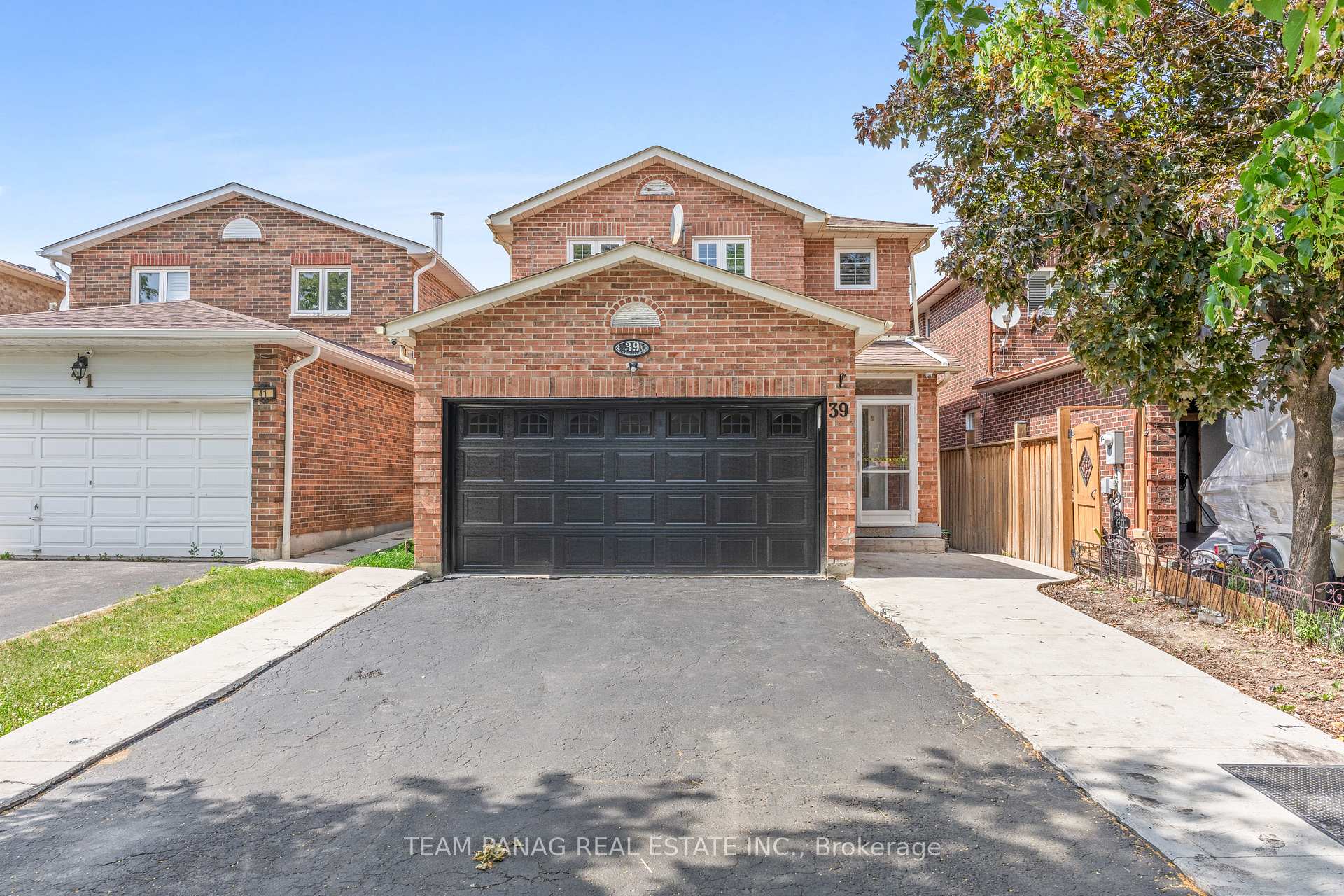 Photo 2 of 39 Colchester Avenue, Brampton, Heart Lake West — HOMEH