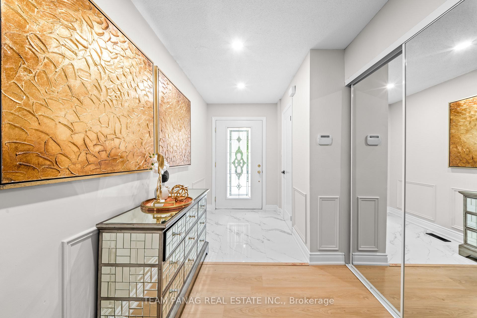 Photo 4 of 39 Colchester Avenue, Brampton, Heart Lake West — HOMEH
