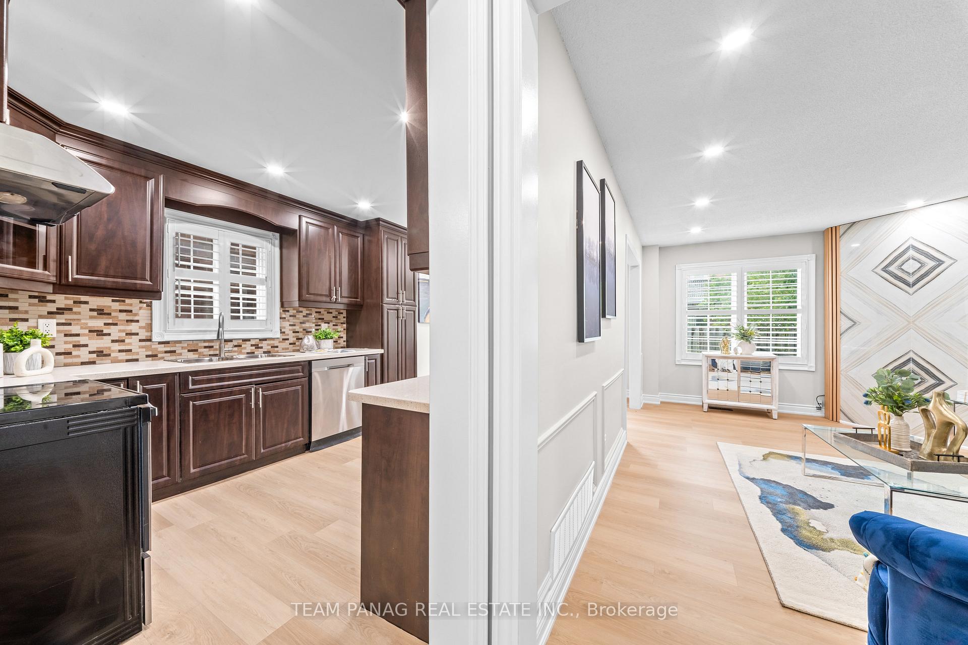 Photo 10 of 39 Colchester Avenue, Brampton, Heart Lake West — HOMEH