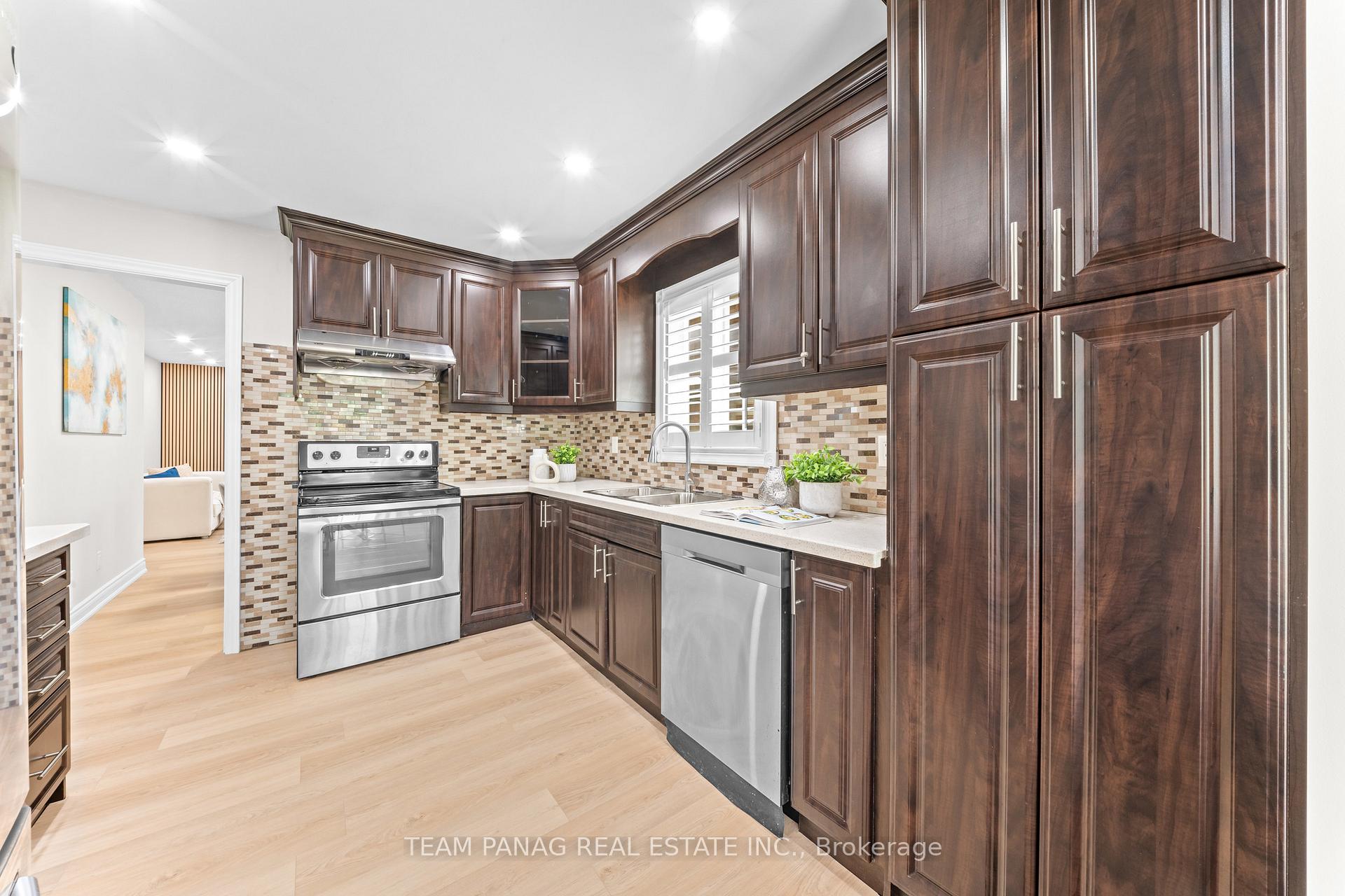 Photo 12 of 39 Colchester Avenue, Brampton, Heart Lake West — HOMEH