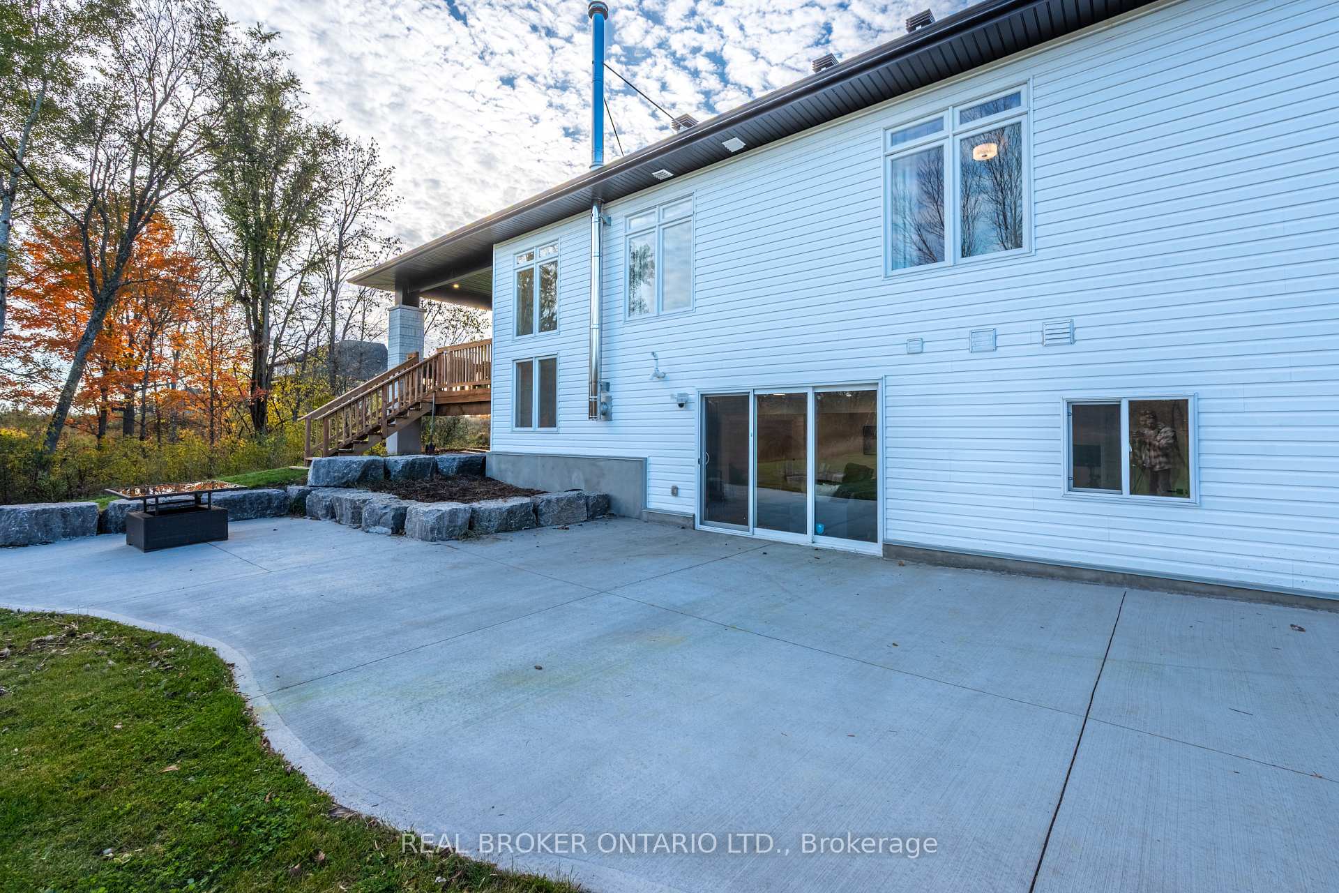 Photo 4 of 119 Ernest Way, Tay Valley, Bathurst/Burgess & Sherbrooke (Bathurst) Twp — HOMEH