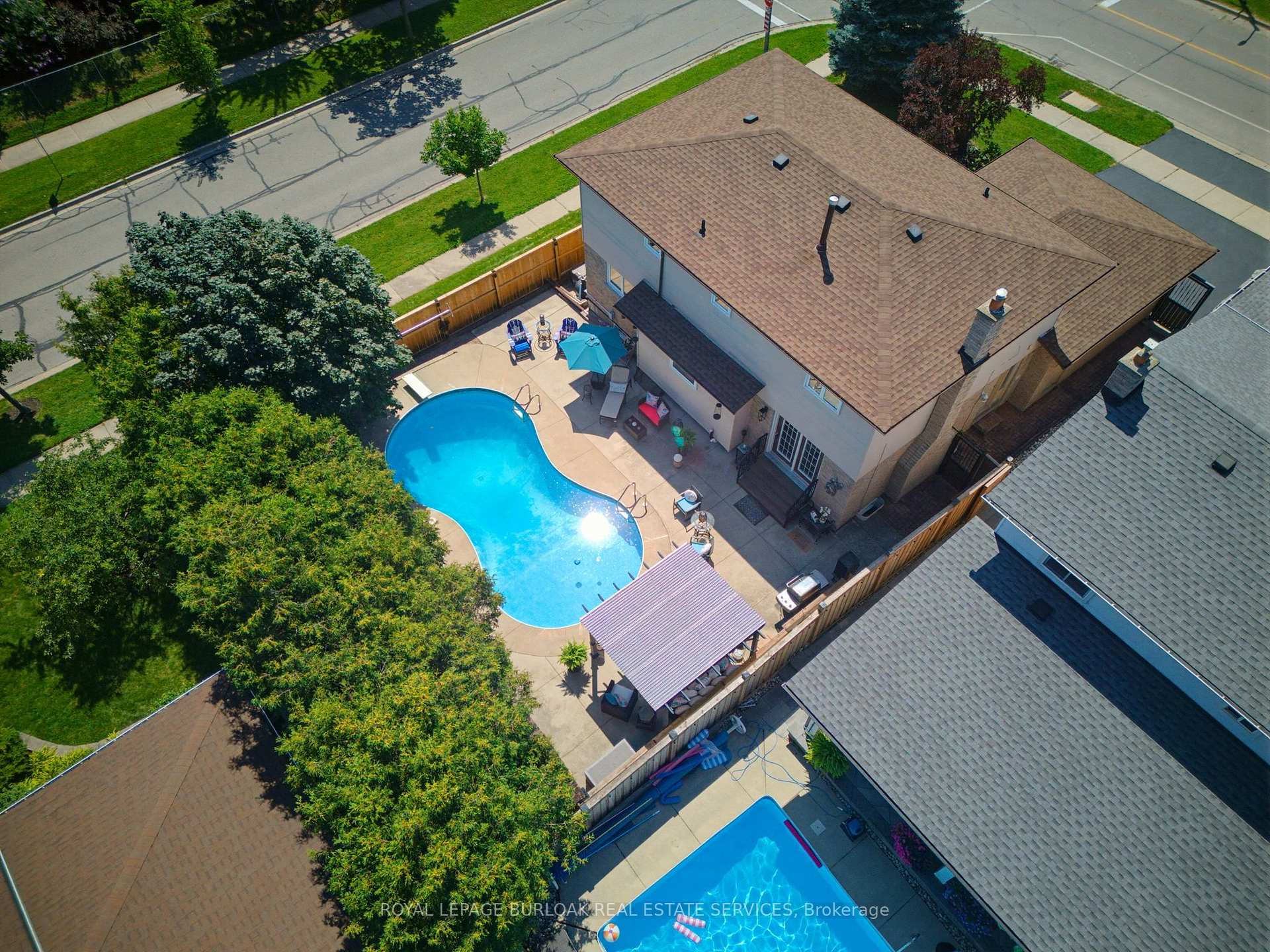 Photo 2 of 2325 Duncaster Drive, Burlington, Brant Hills — HOMEH