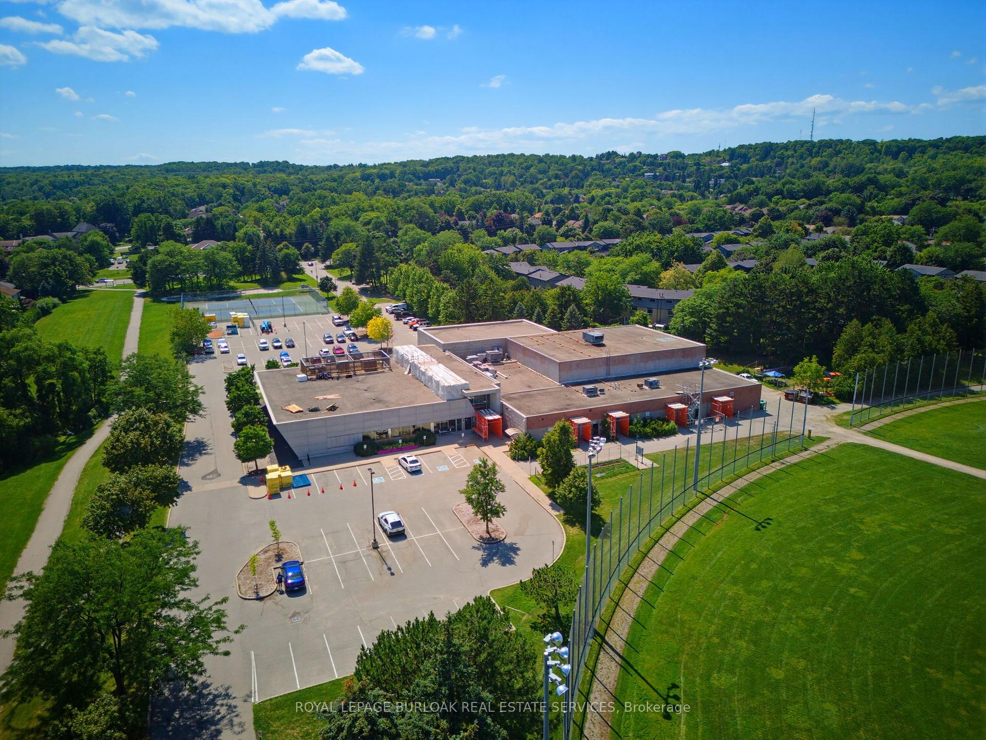 Photo 4 of 2325 Duncaster Drive, Burlington, Brant Hills — HOMEH