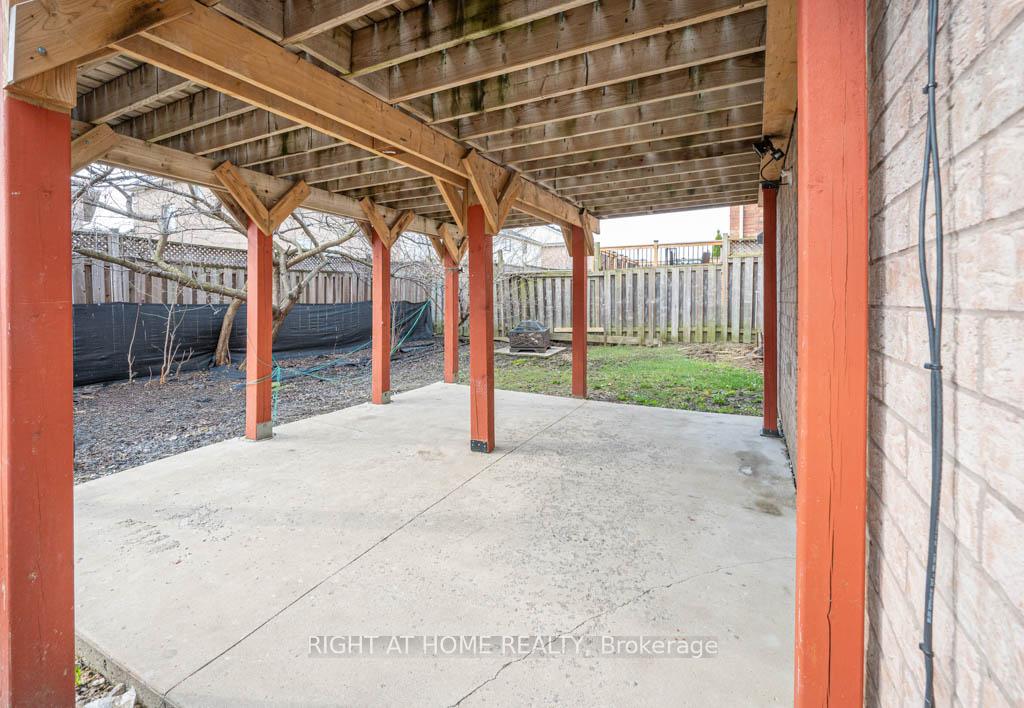 Photo 3 of 35 Echoridge (Bsmt) Drive, Brampton, Fletcher's Meadow — HOMEH