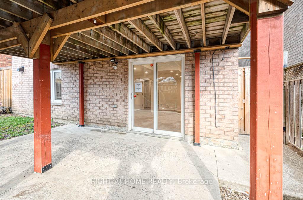 Photo 5 of 35 Echoridge (Bsmt) Drive, Brampton, Fletcher's Meadow — HOMEH