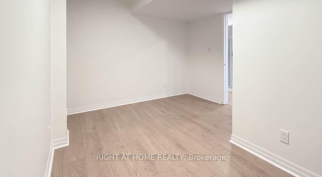Photo 15 of 35 Echoridge (Bsmt) Drive, Brampton, Fletcher's Meadow — HOMEH