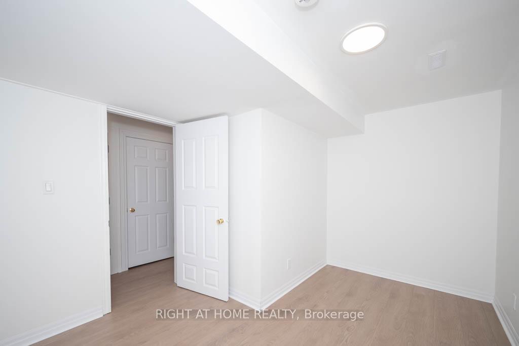 Photo 16 of 35 Echoridge (Bsmt) Drive, Brampton, Fletcher's Meadow — HOMEH