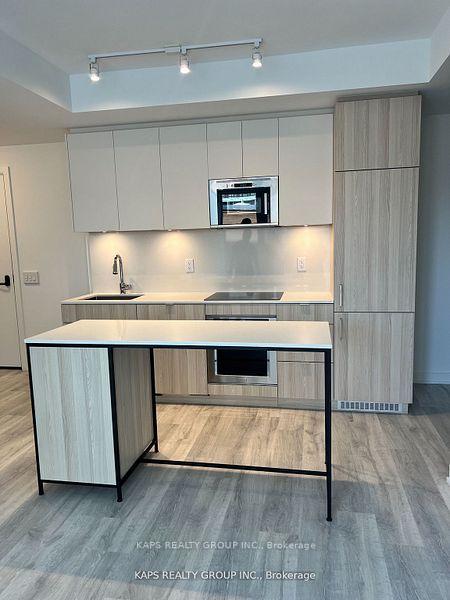 Photo 4 of Unit 201, 215 Lakeshore Road W, Mississauga, Port Credit — HOMEH