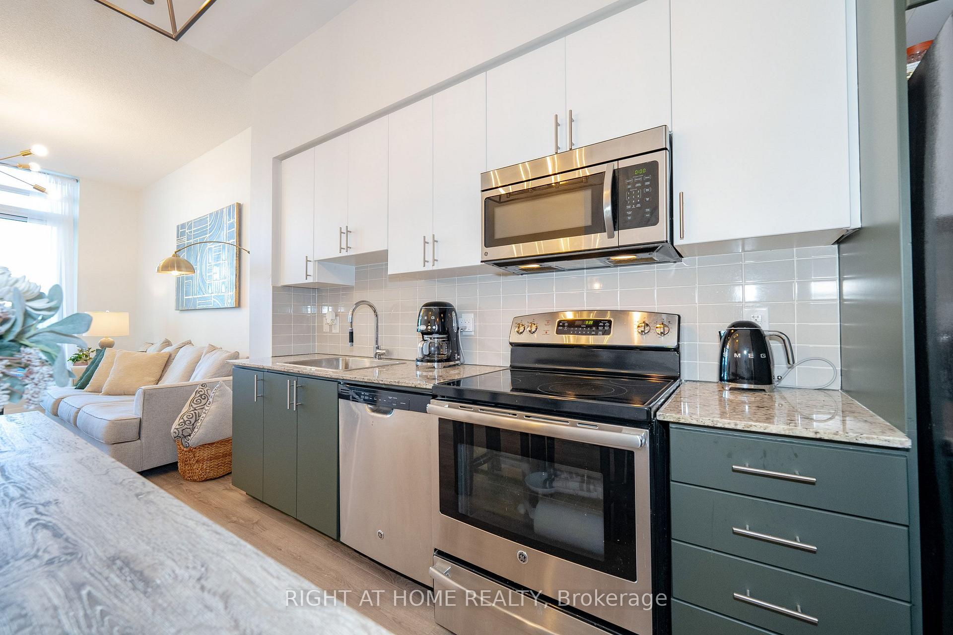 Photo 2 of Unit 306, 7171 Yonge Street, Markham, Thornhill — HOMEH