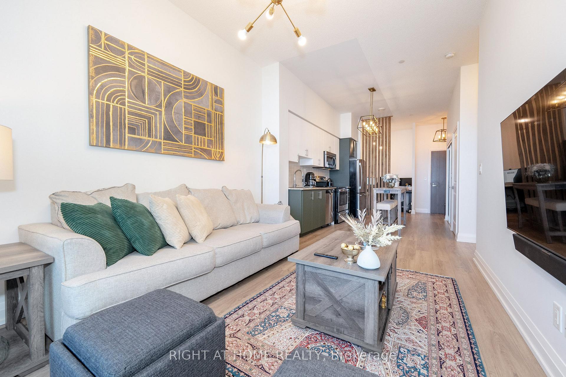 Photo 4 of Unit 306, 7171 Yonge Street, Markham, Thornhill — HOMEH