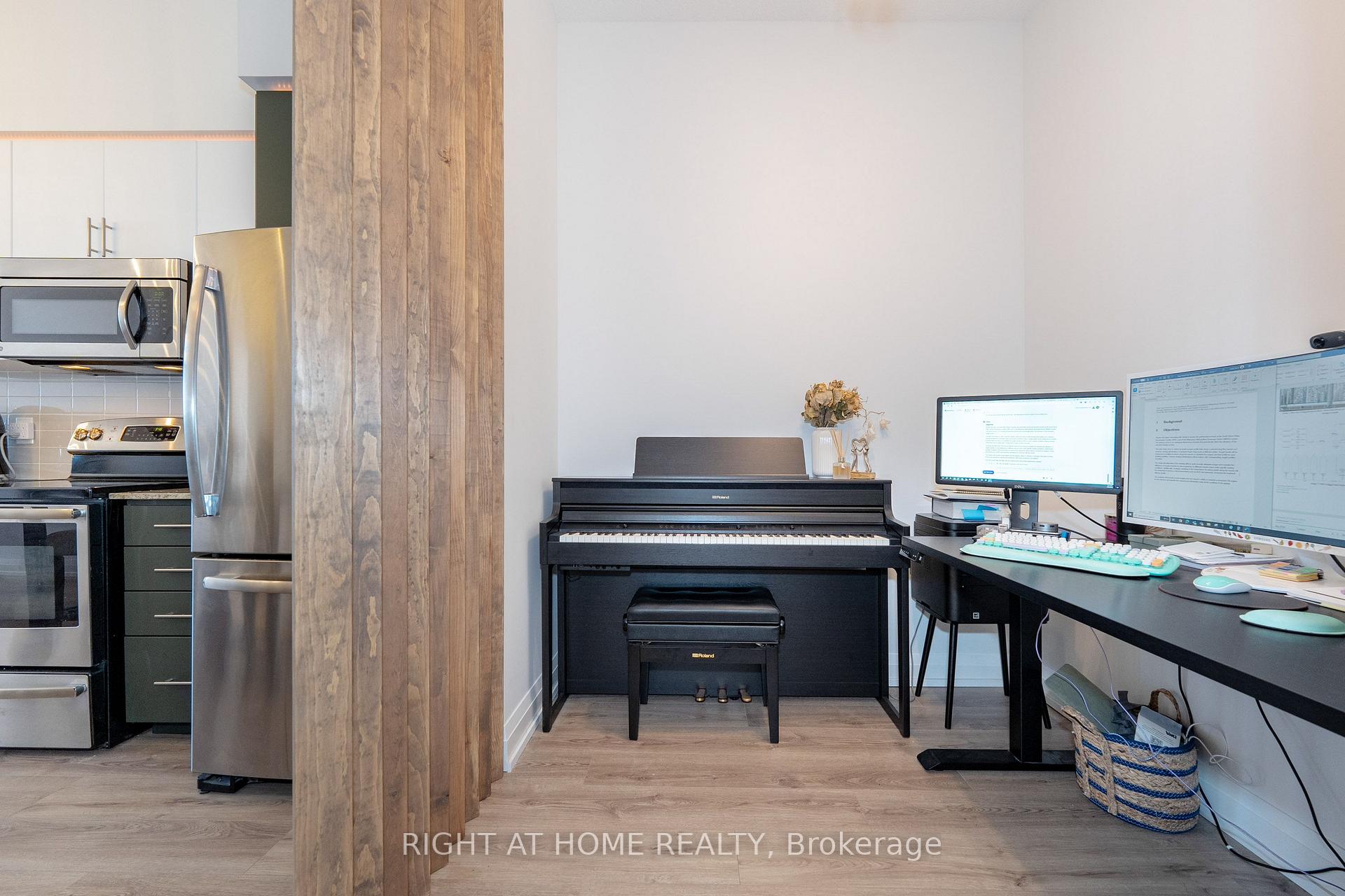 Photo 8 of Unit 306, 7171 Yonge Street, Markham, Thornhill — HOMEH