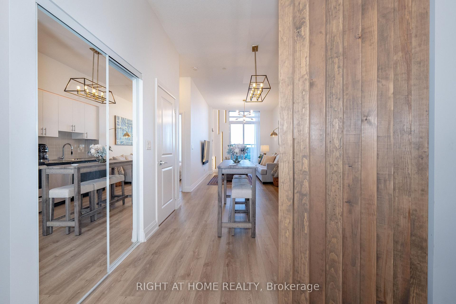 Photo 9 of Unit 306, 7171 Yonge Street, Markham, Thornhill — HOMEH