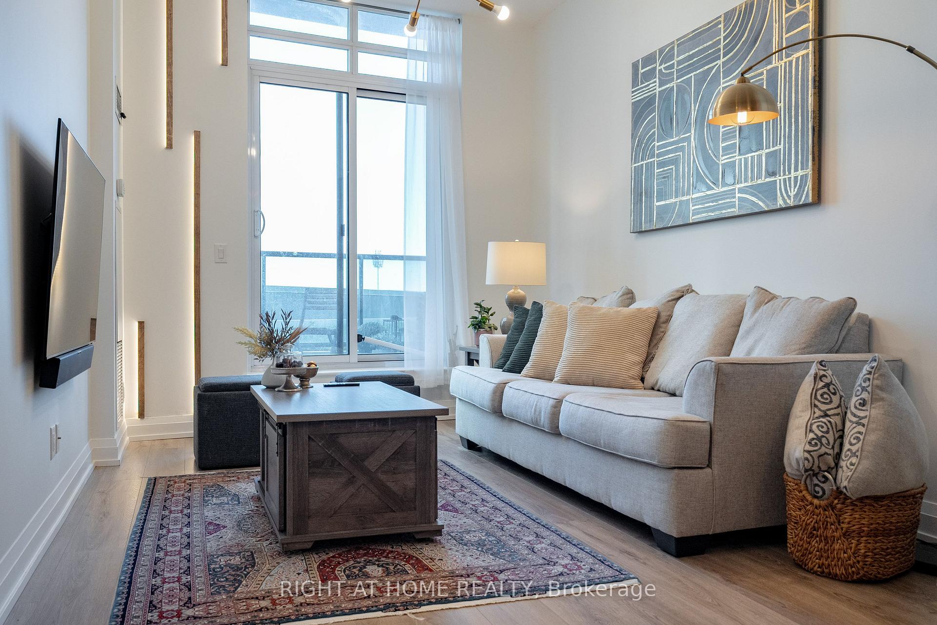 Photo 14 of Unit 306, 7171 Yonge Street, Markham, Thornhill — HOMEH