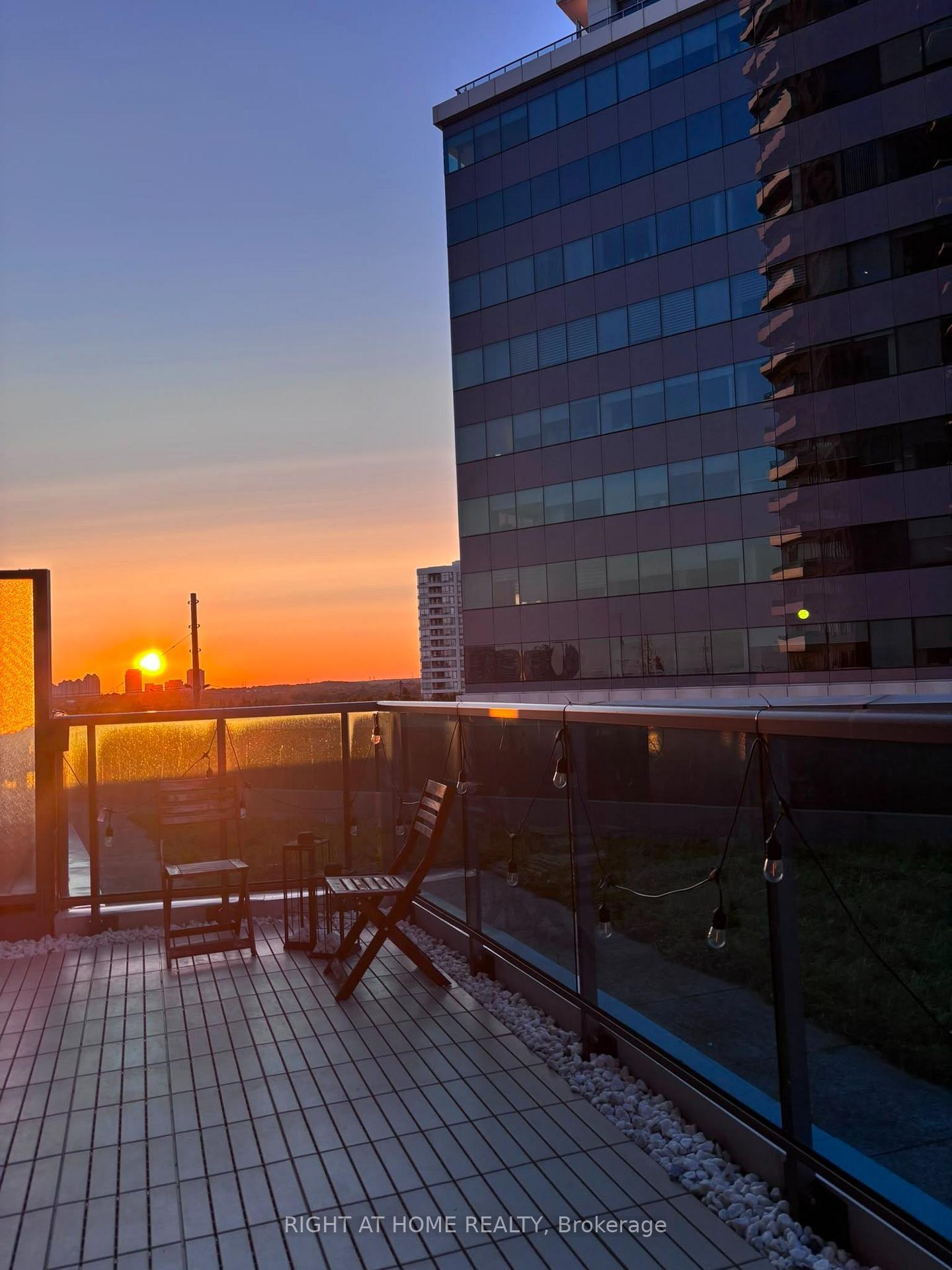 Photo 18 of Unit 306, 7171 Yonge Street, Markham, Thornhill — HOMEH